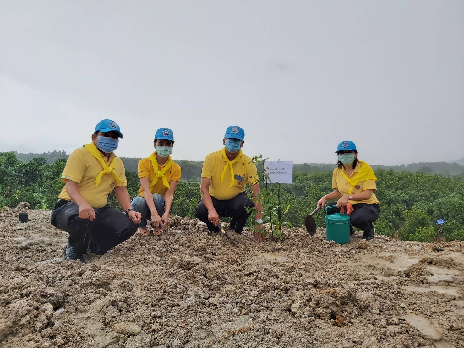 “พช.ระยอง” ร่วมกิจกรรมปลูกต้นไม้ ตามโครงการปลูกป่าเฉลิมพระเกียรติ เนื่องในโอกาสมหามงคลพระราชพิธีบรมราชาภิเษก ครบรอบ 1 ปี เพื่อถวายเป็นพระราชกุศลแด่พระบาทสมเด็จพระเจ้าอยู่หัว