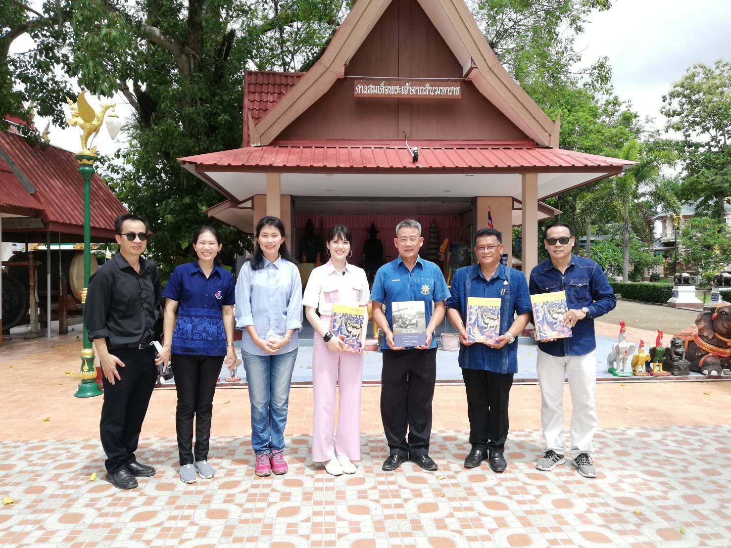 “พช.ระยอง” ประชาสัมพันธ์หมู่บ้าน OTOP เพื่อการท่องเที่ยว การท่องเที่ยวชุมชน และชุมชนท่องเที่ยว OTOP นวัตวิถี เพื่อกระตุ้นเศรษฐกิจฐานราก ในรายการโทรทัศน์ “นั่นไงใช่เลย” ททบ.5