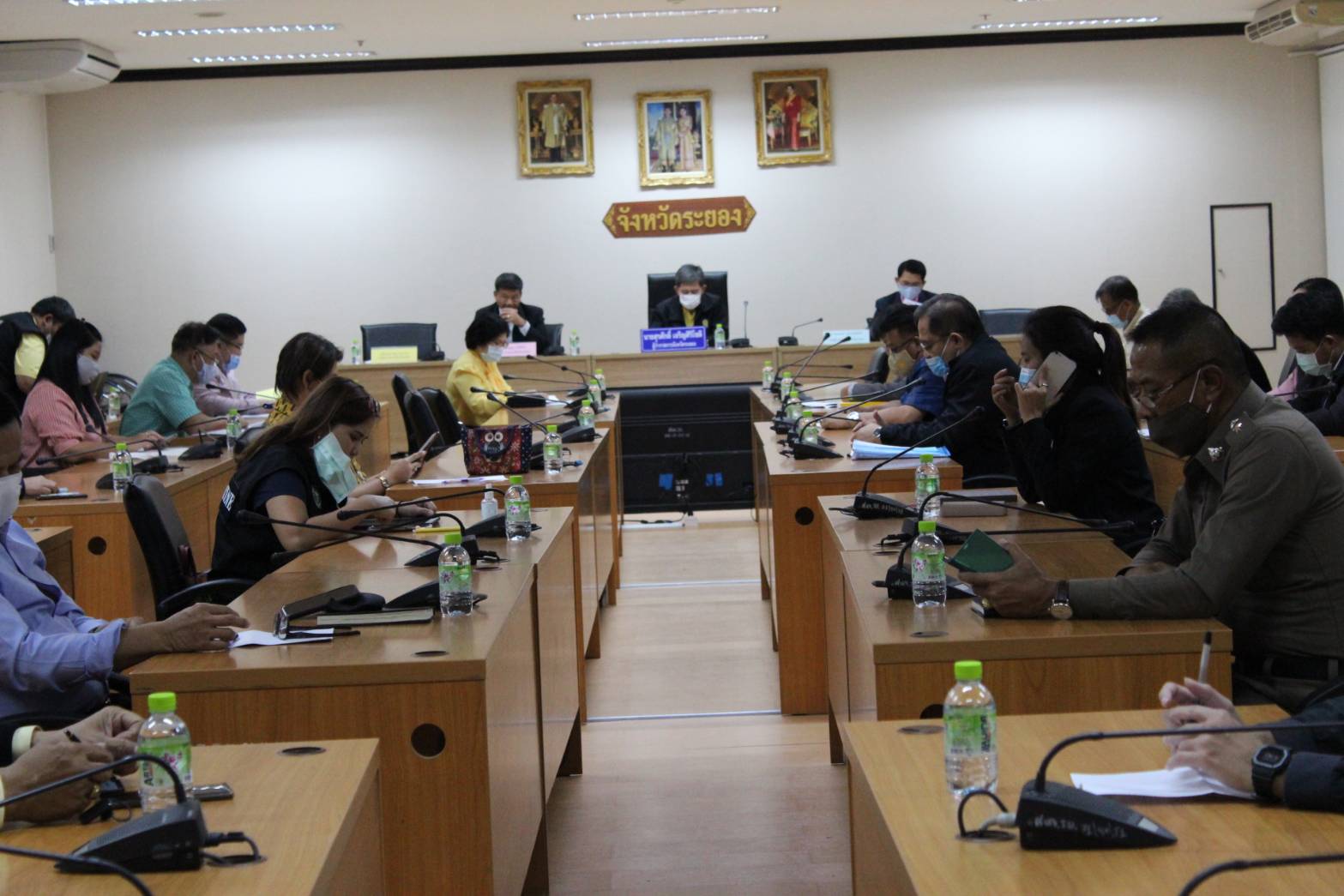 “พช.ระยอง” ร่วมประชุมผ่านระบบวีดีทัศน์ทางไกล (Vidio Conference System) เพื่อซักซ้อมแนวทางปฏิบัติตามมาตรการป้องกันการแพร่ระบาดของโรคติดเชื้อไวรัสโคโรนา 2019  (COVID-19)