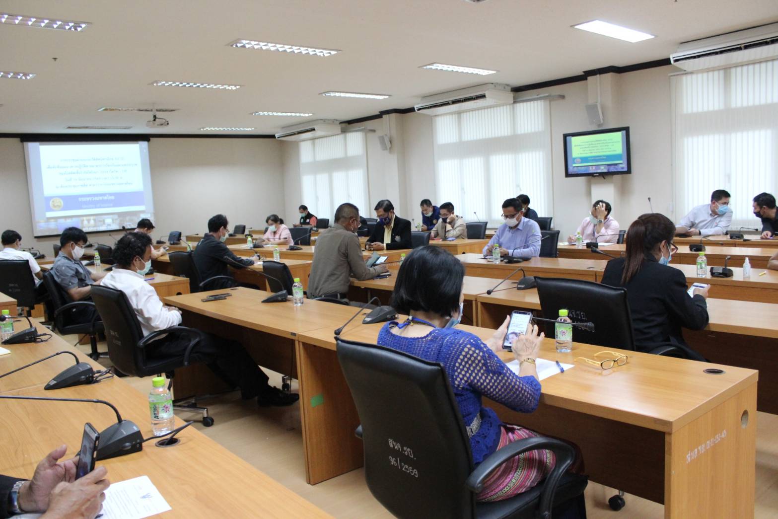 “พช.ระยอง” ร่วมประชุมผ่านระบบวีดีทัศน์ทางไกล (Vidio Conference System) เพื่อซักซ้อมแนวทางปฏิบัติตามมาตรการป้องกันการแพร่ระบาดของโรคติดเชื้อไวรัสโคโรนา 2019  (COVID-19)