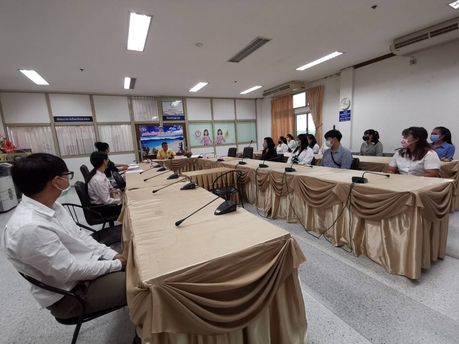 “พช.ระยอง” ดำเนินการสอบคัดเลือกเพื่อสรรหาบุคคลเป็นพนักงานจ้างเหมาบริการ ตำแหน่งบัณฑิตอาสา