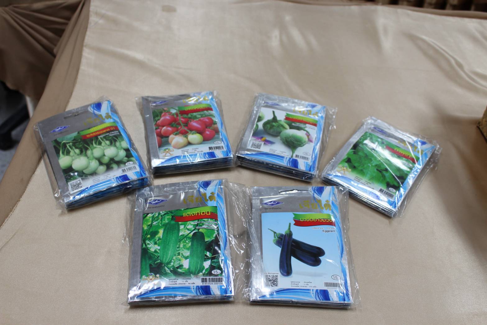 พช.ระยอง” รับมอบเมล็ดพันธุ์ผัก จาก อบจ.ระยอง สนับสนุน กิจกรรมปลูกผักสวนครัว  พุทธเกษตร จากวัดสู่ชุมชน ตามหลัก “บวร”