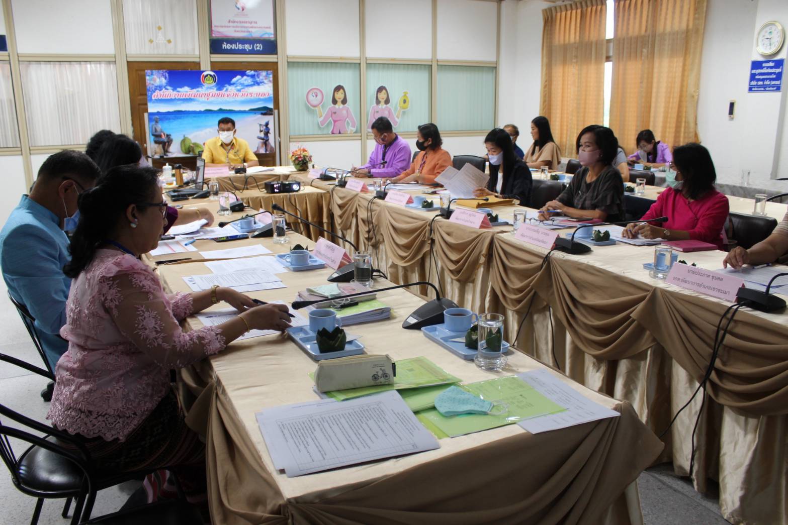 “พช.ระยอง” พร้อมใจกันสวมใส่ผ้าไทย ในการประชุมผู้บริหารและนักวิชาการพัฒนาชุมชน สพจ.ระยอง