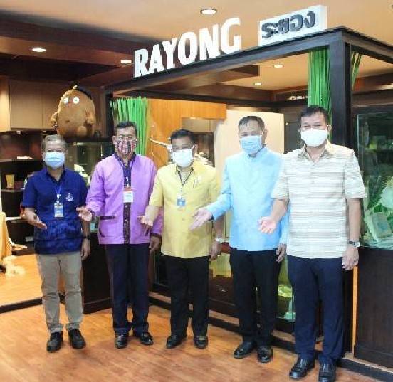 “พช.ระยอง” พร้อมใจกันสวมใส่ผ้าไทย ในการประชุมผู้บริหารและนักวิชาการพัฒนาชุมชน สพจ.ระยอง