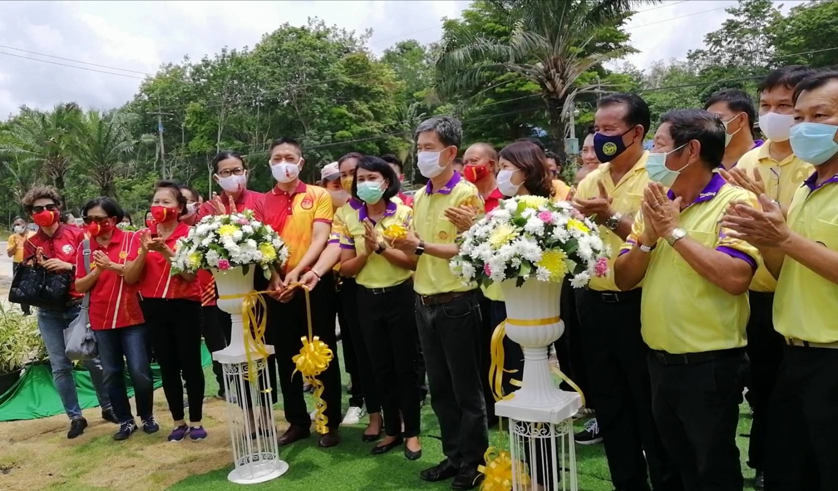 “พช.ระยอง” @ สำนักงานพัฒนาชุมชนอำเภอเขาชะเมา ร่วมพิธีเปิดป้าย “หมู่บ้านคชานุรักษ์” ตามโครงการพัชรสุธาคชานุรักษ์  บ้านเขาจันทร์  หมู่ที่  7  ตำบลห้วยทัยมอญ  อำเภอเขาชะเมา  จังหวัดระยอง