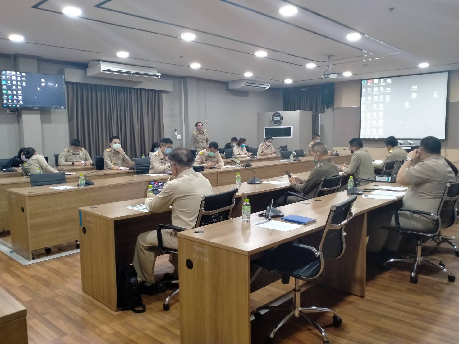 “พช.ระยอง” ร่วมประชุมศูนย์บริหารและประสานการปฏิบัติเพื่อเฝ้าระวัง ป้องกันและควบคุมการแพร่ระบาด ของโรคติดเชื้อไวรัสโคโรนา 2019 (COVID-19) จังหวัดระยอง