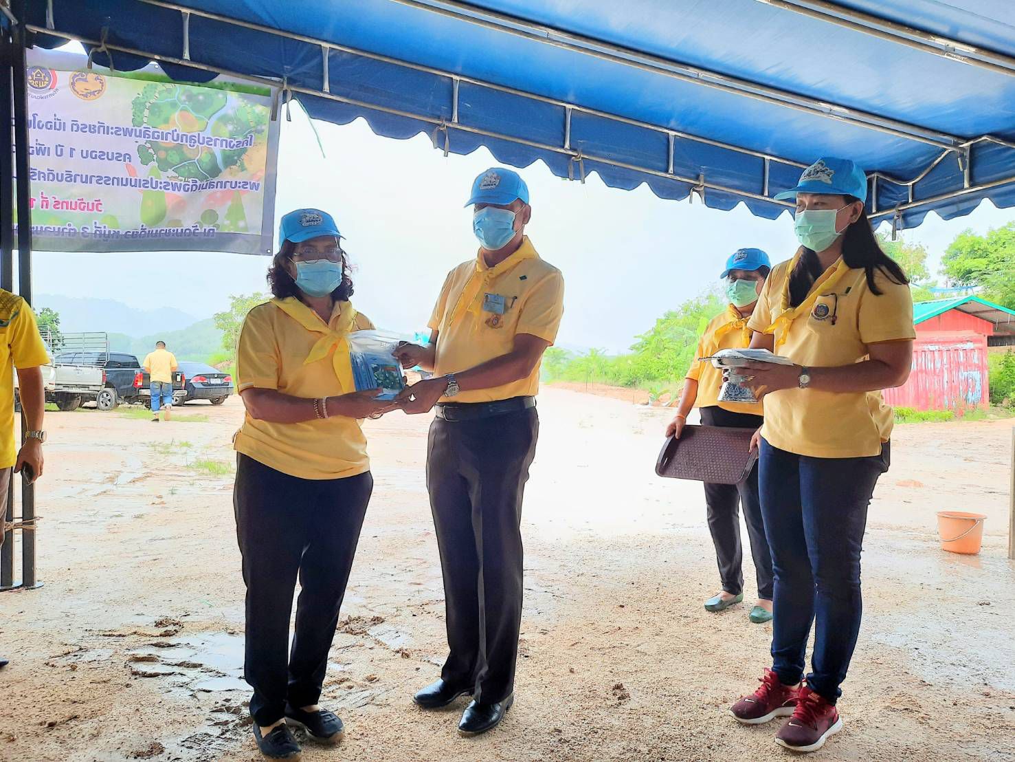 “พช.ระยอง” ร่วมกิจกรรมปลูกต้นไม้ ตามโครงการปลูกป่าเฉลิมพระเกียรติ เนื่องในโอกาสมหามงคลพระราชพิธีบรมราชาภิเษก ครบรอบ 1 ปี เพื่อถวายเป็นพระราชกุศลแด่พระบาทสมเด็จพระเจ้าอยู่หัว