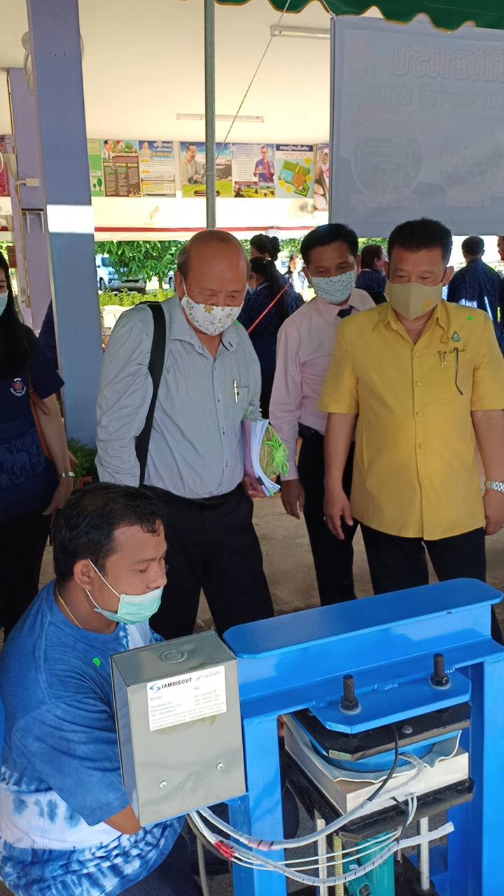 วันที่  9  มิถุนายน 2563 เวลา 13.00 น. “พช.ระยอง” ดำเนินโครงการคัดสรรกิจกรรมพัฒนาชุมชนดีเด่น ประจำปี 2563  ณ ห้องสมุดประชารัฐบ้านเนินฆ้อ หมู่ที่ 3 ตำบลเนินฆ้อ อำเภอแกลง