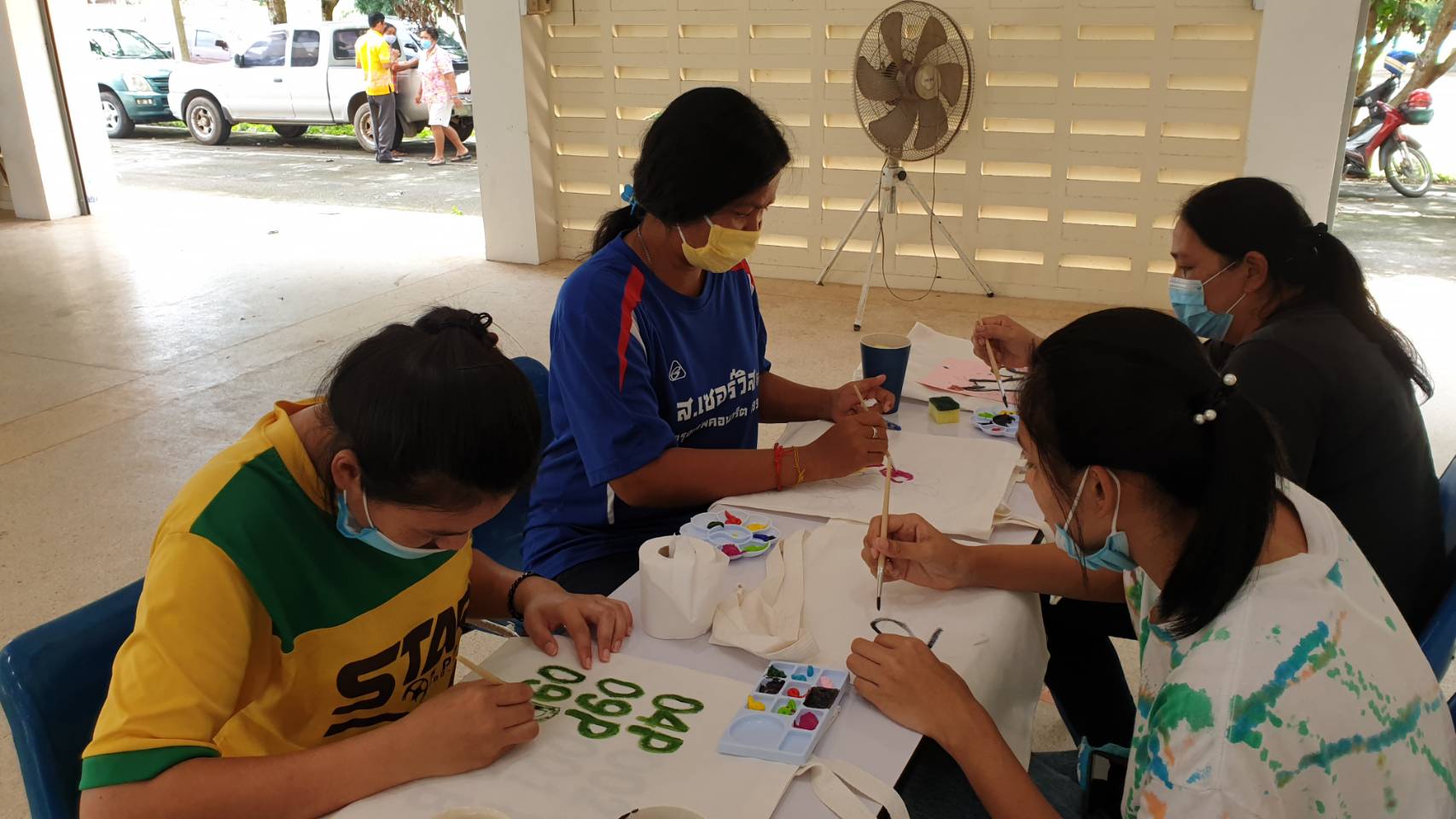 ?? “พช.ระยอง” @ “สพอ.วังจันทร์” ร่วมกับคณะกรรมการพัฒนาสตรีตำบลชุมแสงเดินหน้าสร้างอาชีพ สร้างรายได้