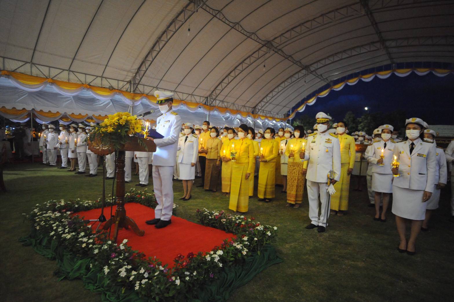 ? “พช.ระยอง” ร่วมพิธีถวายเครื่องราชสักการะ พิธีจุดเทียน ถวายพระพรชัยมงคล และพิธีลงนามถวายพระพรชัยมงคล เนื่องในโอกาสวันเฉลิมพระชนมพรรษา พระบาทสมเด็จพระเจ้าอยู่หัว 28 กรกฎาคม 2563 ?