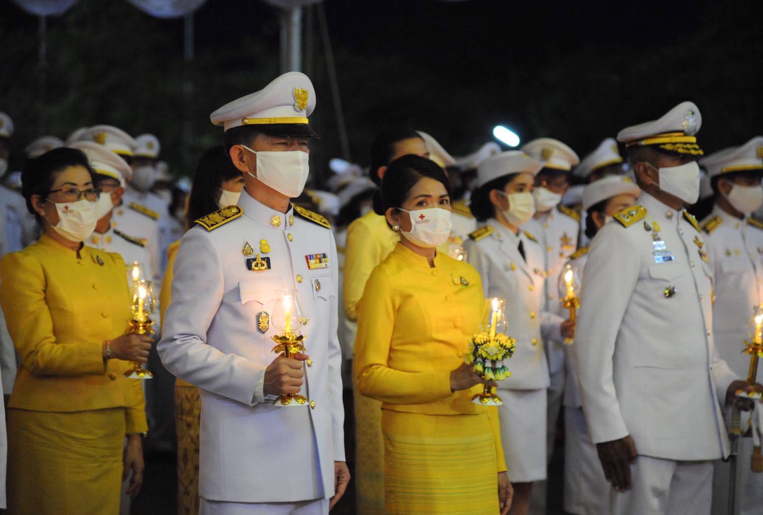 ? “พช.ระยอง” ร่วมพิธีถวายเครื่องราชสักการะ พิธีจุดเทียน ถวายพระพรชัยมงคล และพิธีลงนามถวายพระพรชัยมงคล เนื่องในโอกาสวันเฉลิมพระชนมพรรษา พระบาทสมเด็จพระเจ้าอยู่หัว 28 กรกฎาคม 2563 ?