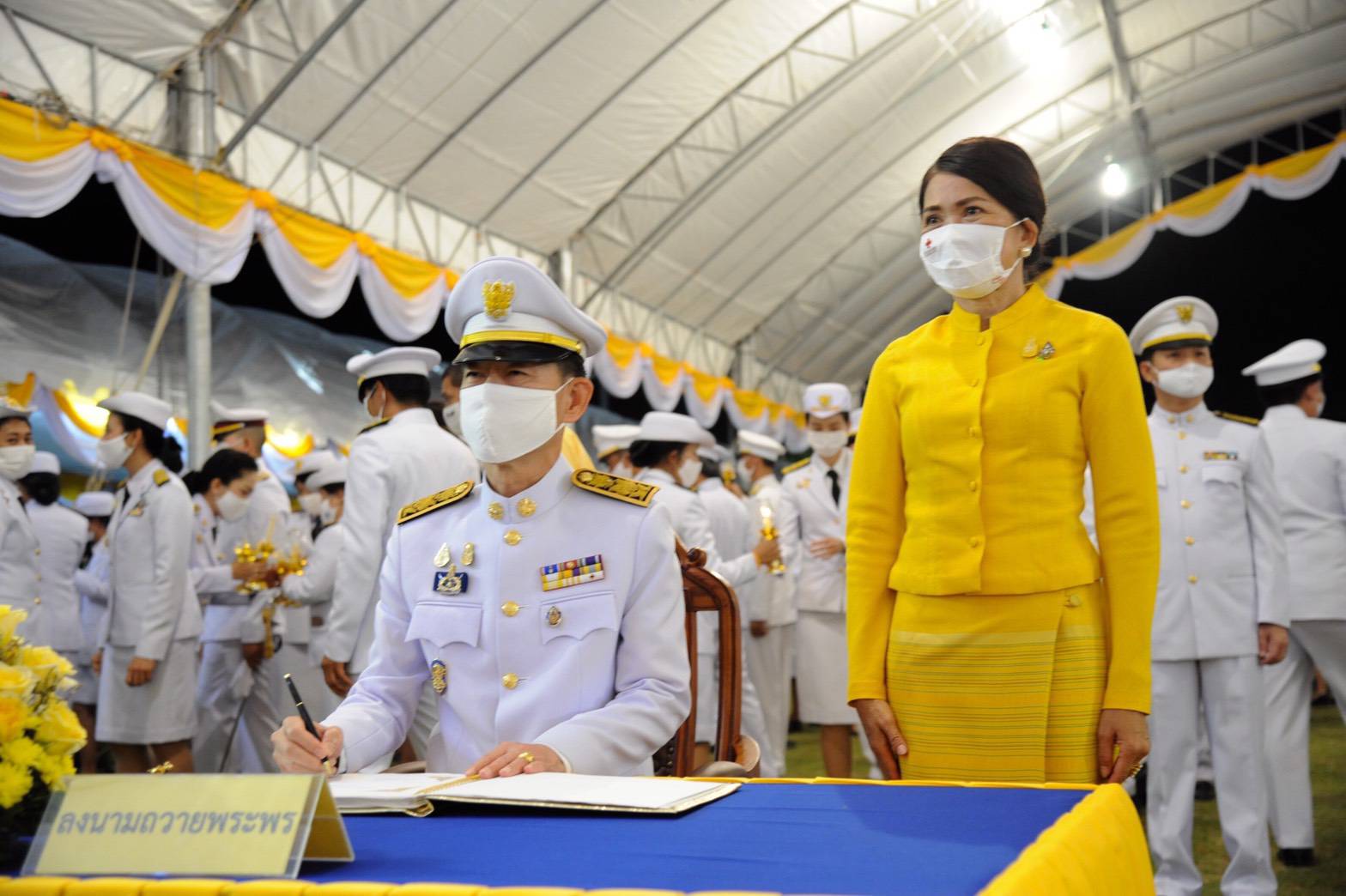 ? “พช.ระยอง” ร่วมพิธีถวายเครื่องราชสักการะ พิธีจุดเทียน ถวายพระพรชัยมงคล และพิธีลงนามถวายพระพรชัยมงคล เนื่องในโอกาสวันเฉลิมพระชนมพรรษา พระบาทสมเด็จพระเจ้าอยู่หัว 28 กรกฎาคม 2563 ?