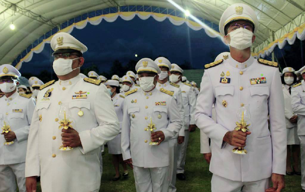 ? “พช.ระยอง” ร่วมพิธีถวายเครื่องราชสักการะ พิธีจุดเทียน ถวายพระพรชัยมงคล และพิธีลงนามถวายพระพรชัยมงคล เนื่องในโอกาสวันเฉลิมพระชนมพรรษา พระบาทสมเด็จพระเจ้าอยู่หัว 28 กรกฎาคม 2563 ?