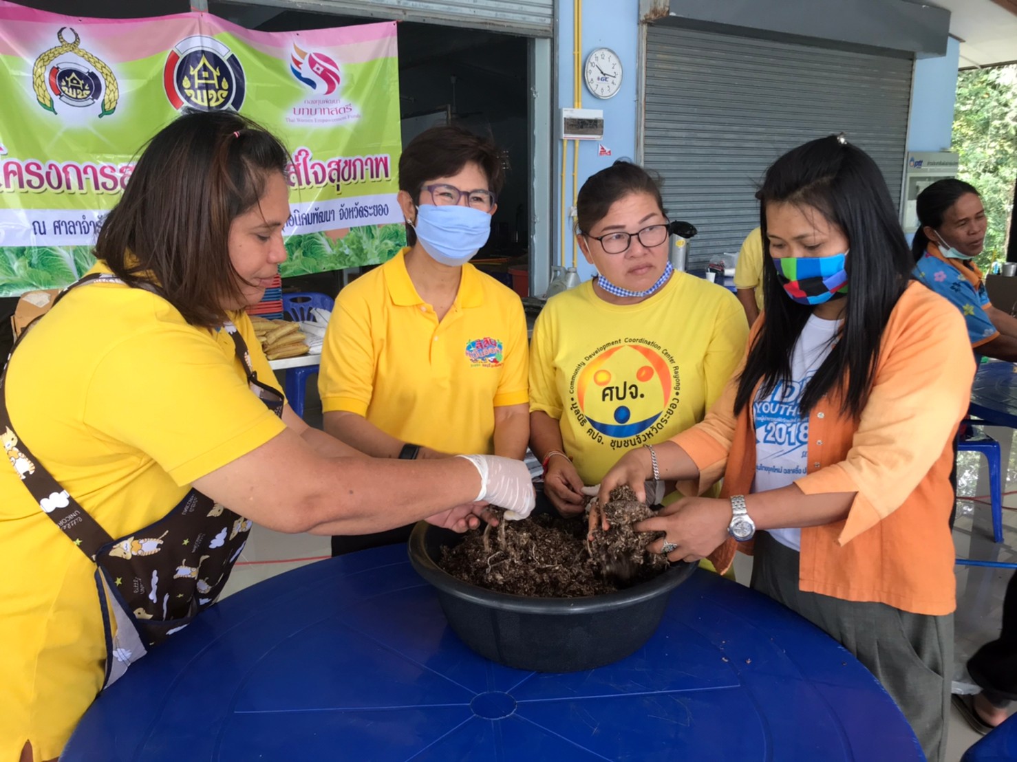 “พช.ระยอง”  ติดตามสนับสนุนโครงการสตรีปลูกผัก ใส่ใจสุขภาพ