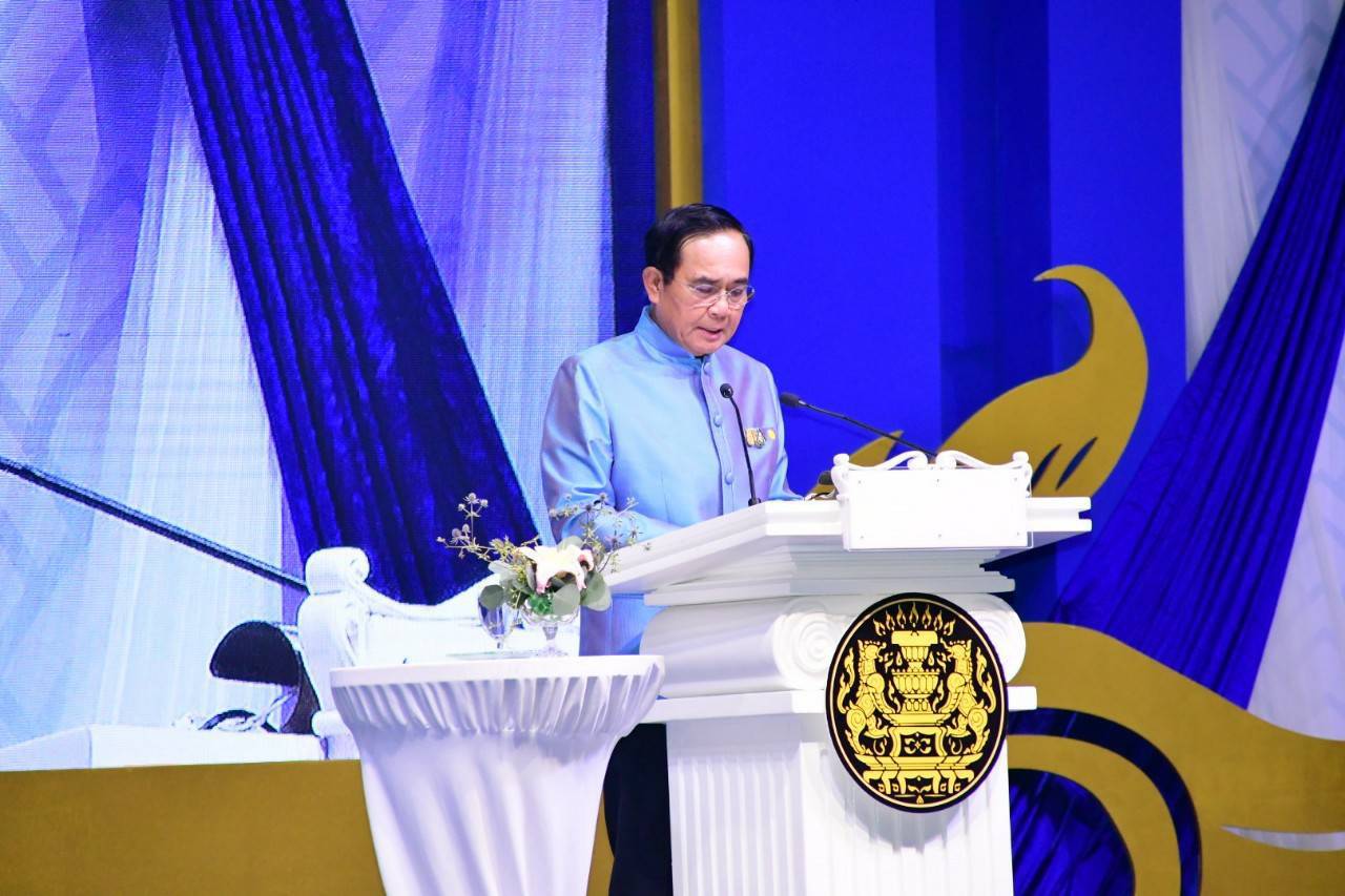? พช.ระยอง : ร่วมพิธีเปิดงานศิลปาชีพประทีปไทย OTOP ก้าวไกลด้วยพระบารมี ประจำปี 2563 ?