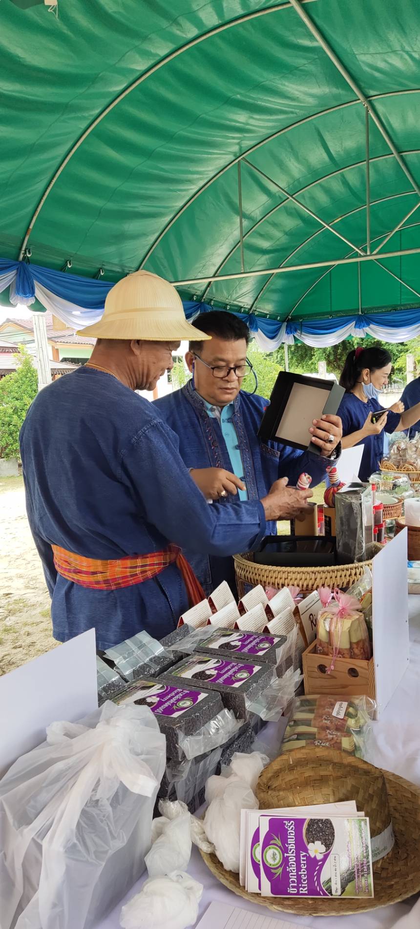 พช.ระยอง ร่วมอนุรักษ์แปลงนาผืนสุดท้ายใจกลางเมืองอุตสาหกรรม