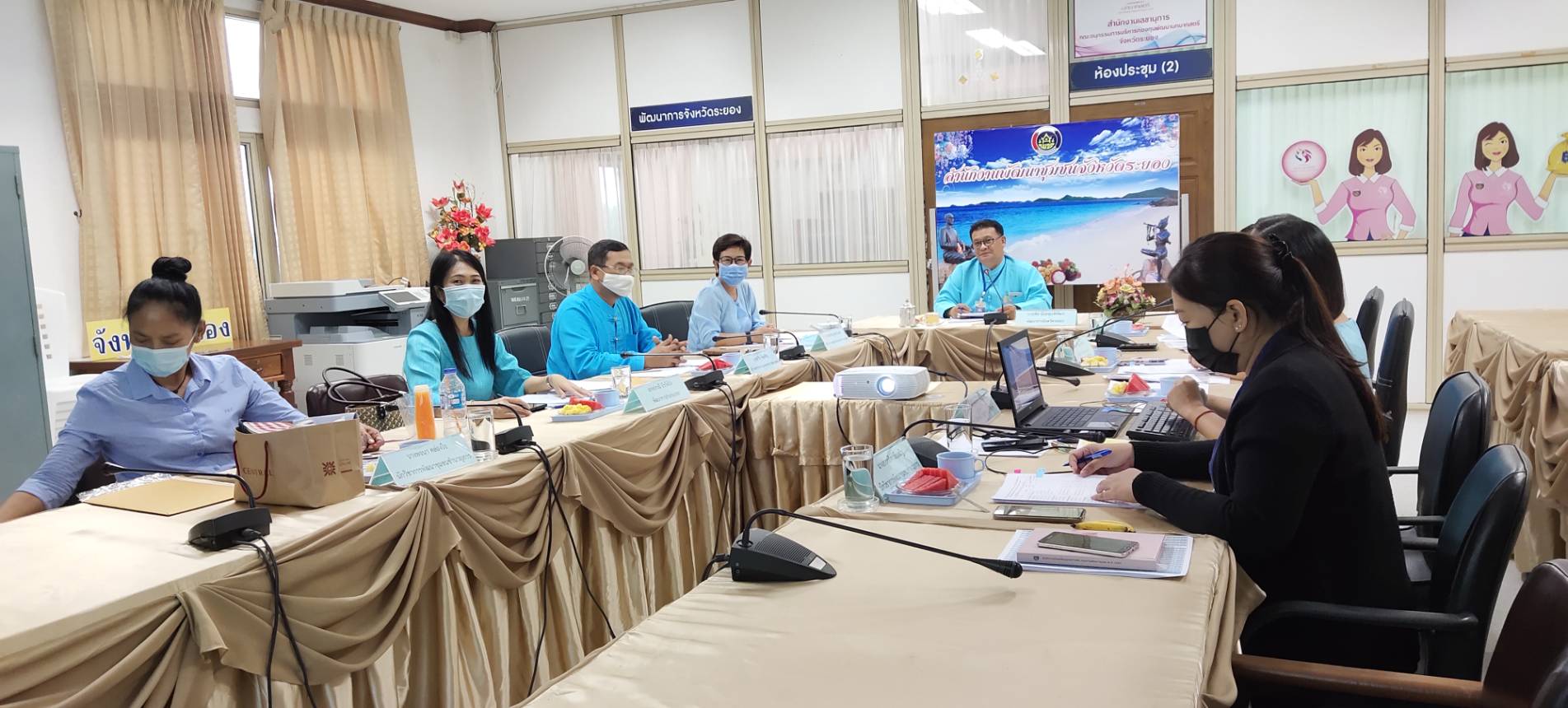 “พช.ระยอง” ประชุมคณะกรรมการกลั่นกรองการประเมินผลการปฏิบัติราชการ และพิจารณาความดีความชอบของข้าราชการ สำนักงานพัฒนาชุมชนจังหวัดระยอง รอบการประเมินที่ 2