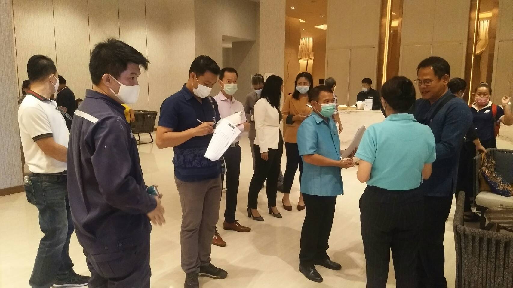 “พช.ระยอง” ร่วมเตรียมความพร้อมในการดำเนินโครงการพัฒนาหมู่บ้านเศรษฐกิจพอเพียงประชุมเชิงปฏิบัติการถ่ายทอดองค์ความรู้หมูบ้านคนรักษ์ช้าง