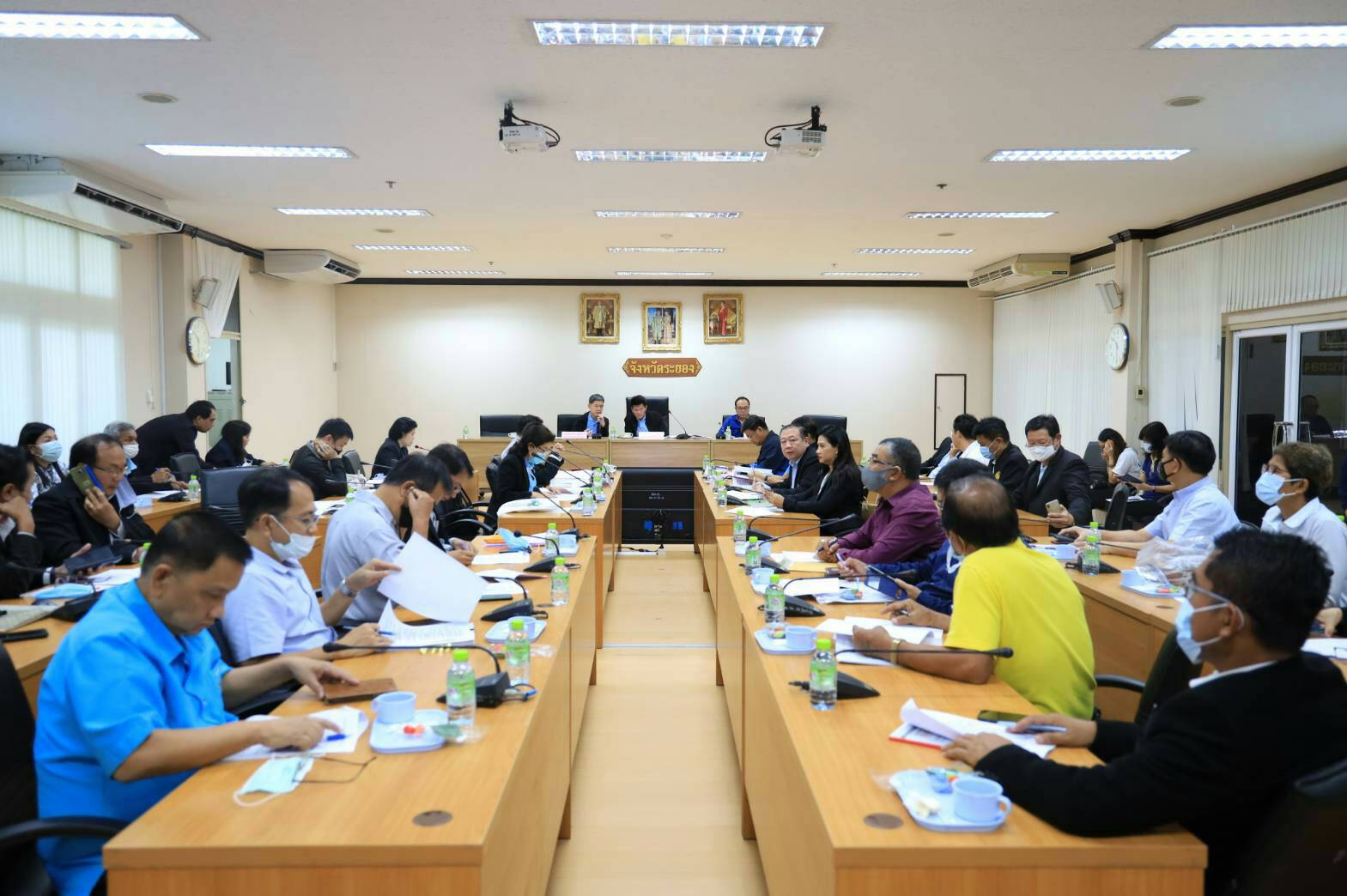 “พช.ระยอง” ร่วมประชุมเตรียมการข้อเสนอการประชุมระหว่างนายกรัฐมนตรีและภาคเอกชน และการประชุมคณะรัฐมนตรีอย่างเป็นทางการนอกสถานที่