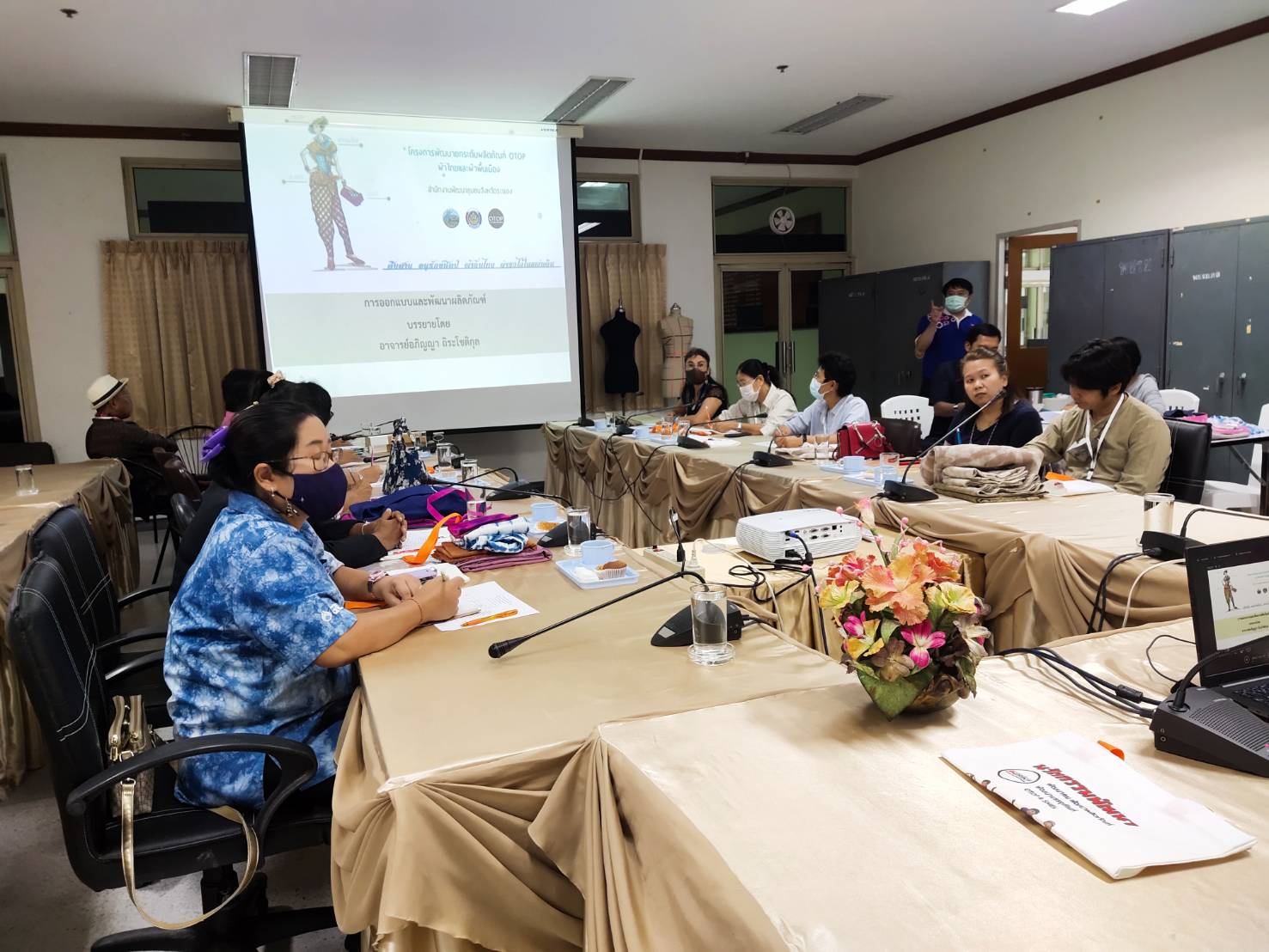 “พช.ระยอง”  จัดโครงการพัฒนาและยกระดับผลิตภัณฑ์ OTOP ผ้าไทยและผ้าพื้นเมือง