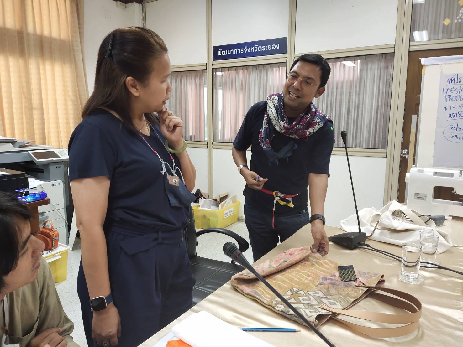 “พช.ระยอง”  จัดโครงการพัฒนาและยกระดับผลิตภัณฑ์ OTOP ผ้าไทยและผ้าพื้นเมือง