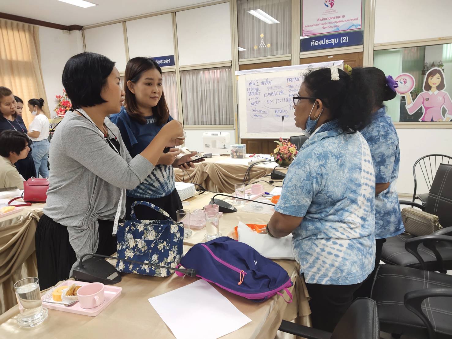 “พช.ระยอง”  จัดโครงการพัฒนาและยกระดับผลิตภัณฑ์ OTOP ผ้าไทยและผ้าพื้นเมือง