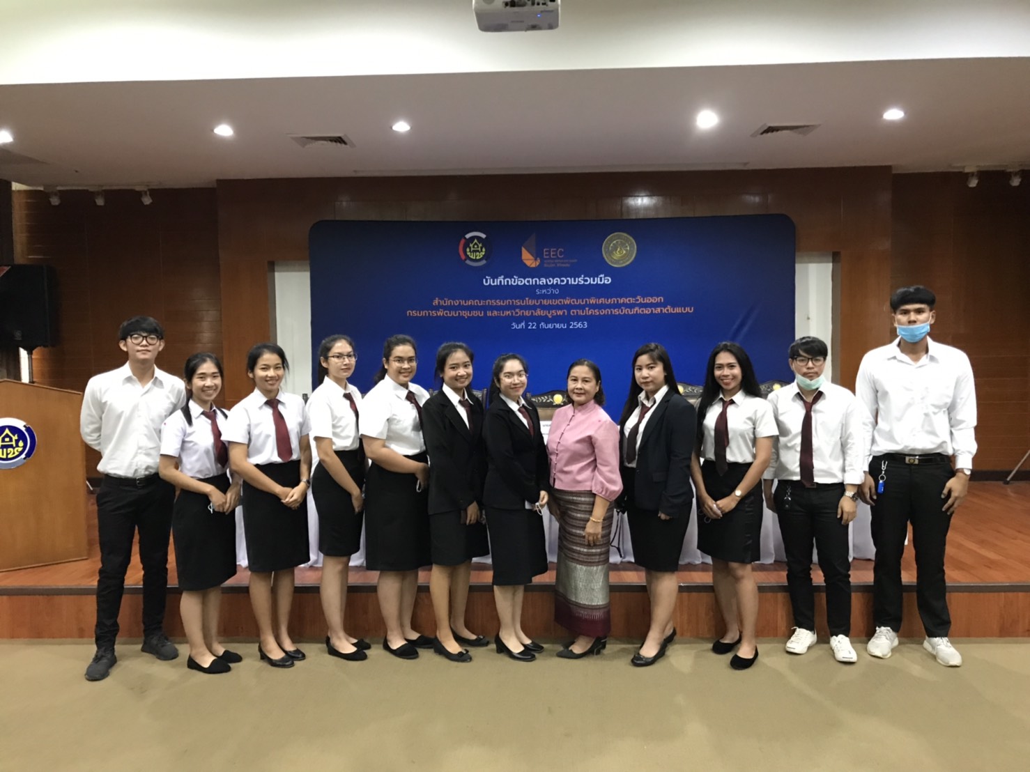 “พช.ระยอง”  ร่วมเป็นเกียรติในพิธีเปิดและลงนามบันทึกข้อตกลงความร่วมมือการดำเนินโครงการบัณฑิตอาสาต้นแบบ