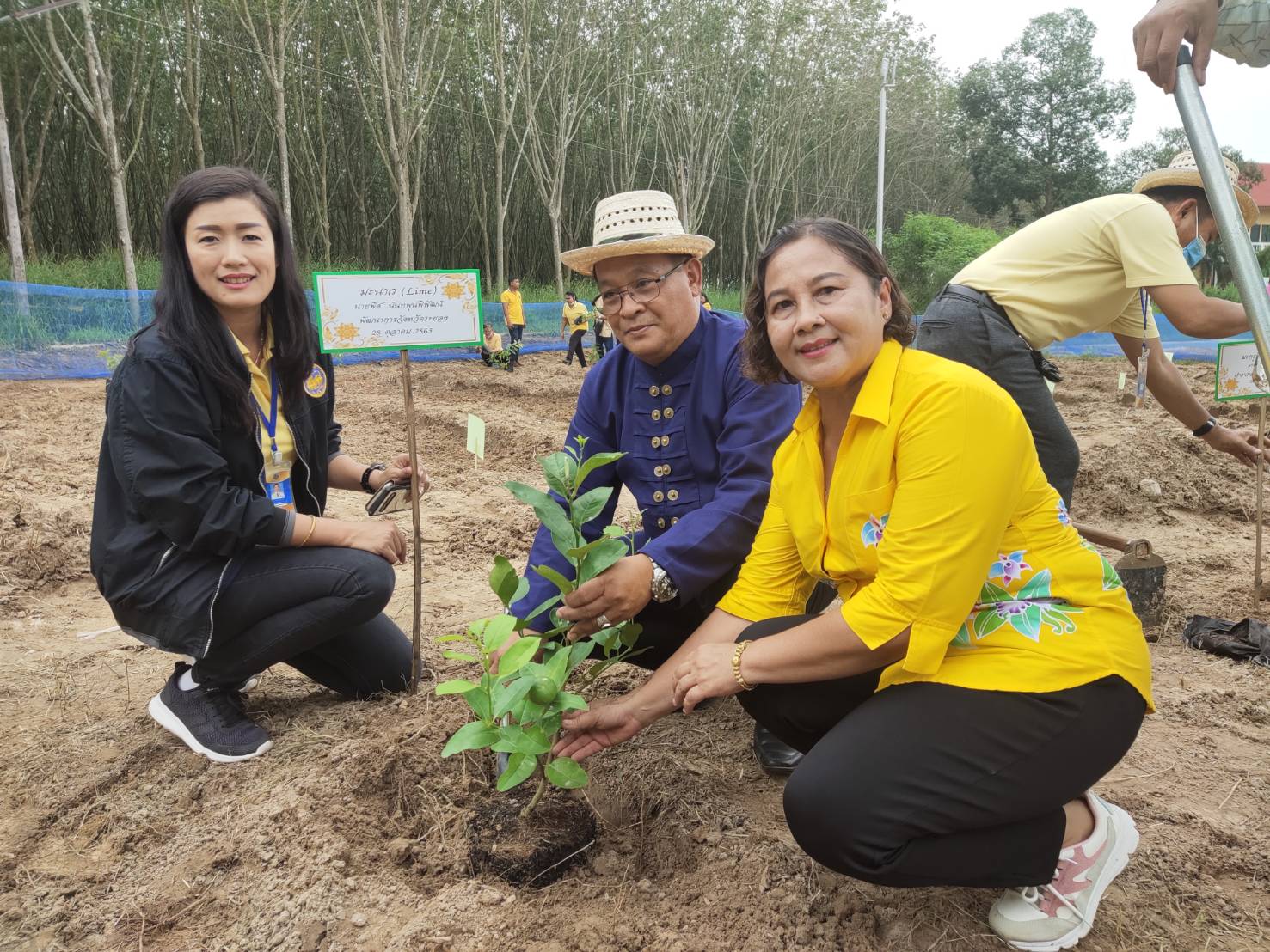 “พช.ระยอง” ดำเนินกิจกรรมการขยายผลปลูกผักสวนครัวจากวัดสู่ชุมชน ตามหลัก “บวร” ระยะที่ 2 ณ โรงเรียนสามัคคีราษฎร์บำรุง ต.แกลง อ.เมือง