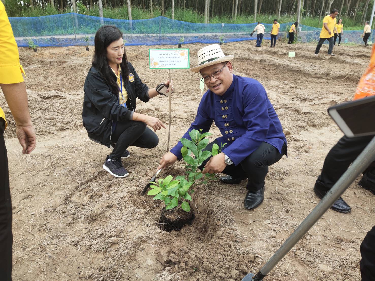 “พช.ระยอง” ดำเนินกิจกรรมการขยายผลปลูกผักสวนครัวจากวัดสู่ชุมชน ตามหลัก “บวร” ระยะที่ 2 ณ โรงเรียนสามัคคีราษฎร์บำรุง ต.แกลง อ.เมือง