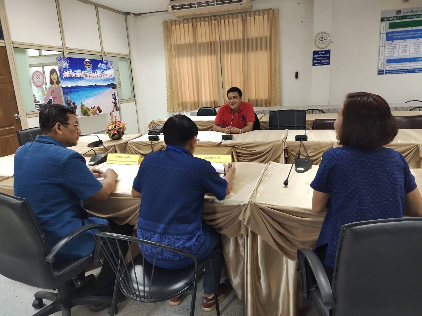 “พช.ระยอง” สัมภาษณ์พนักงานขับรถยนต์ สพจ.ระยอง