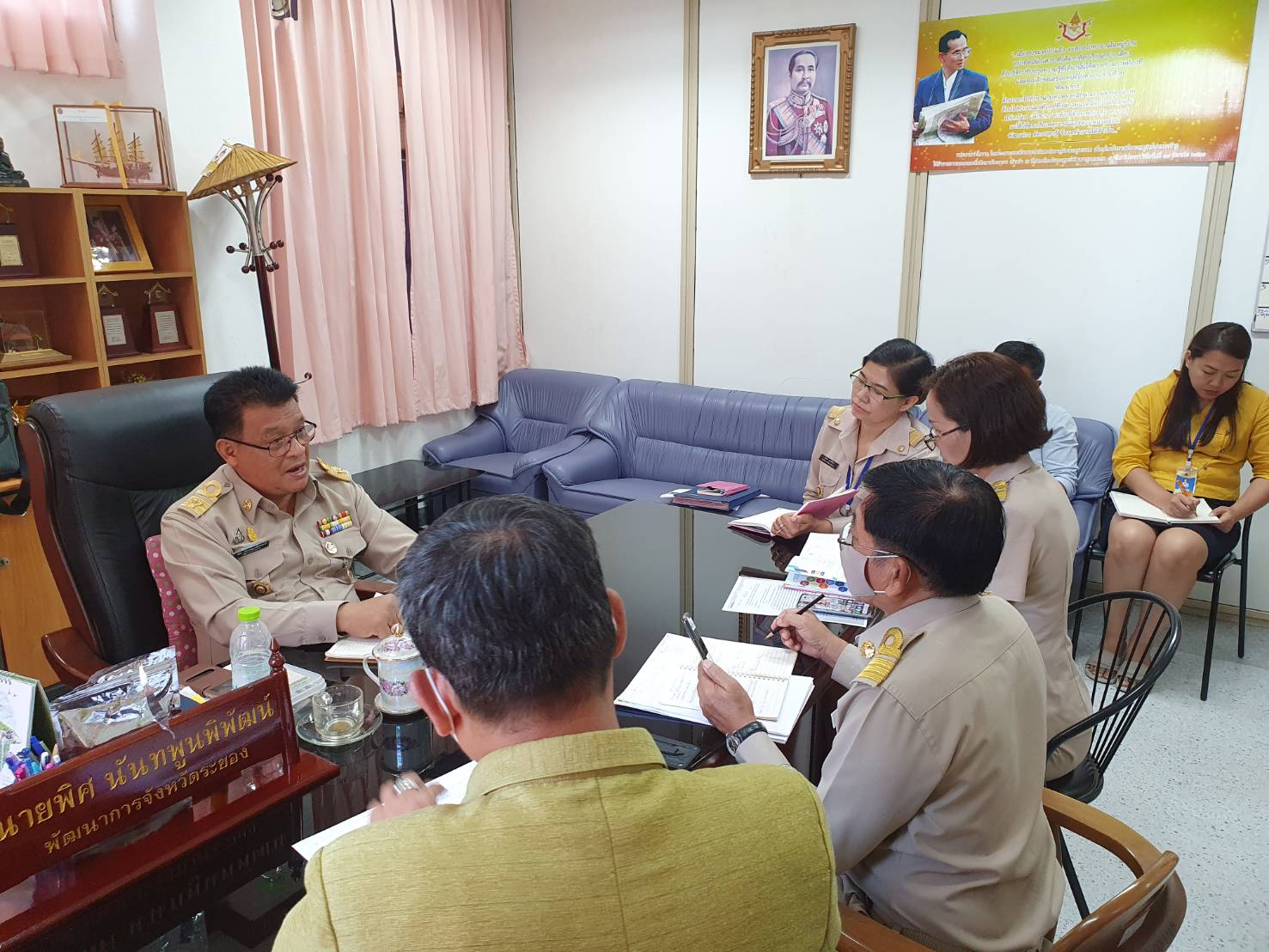 “พช.ระยอง” จัดประชุม Morning  brief  ทุกวันจันทร์”   คณะผู้บริหาร  สพจ.ระยอง