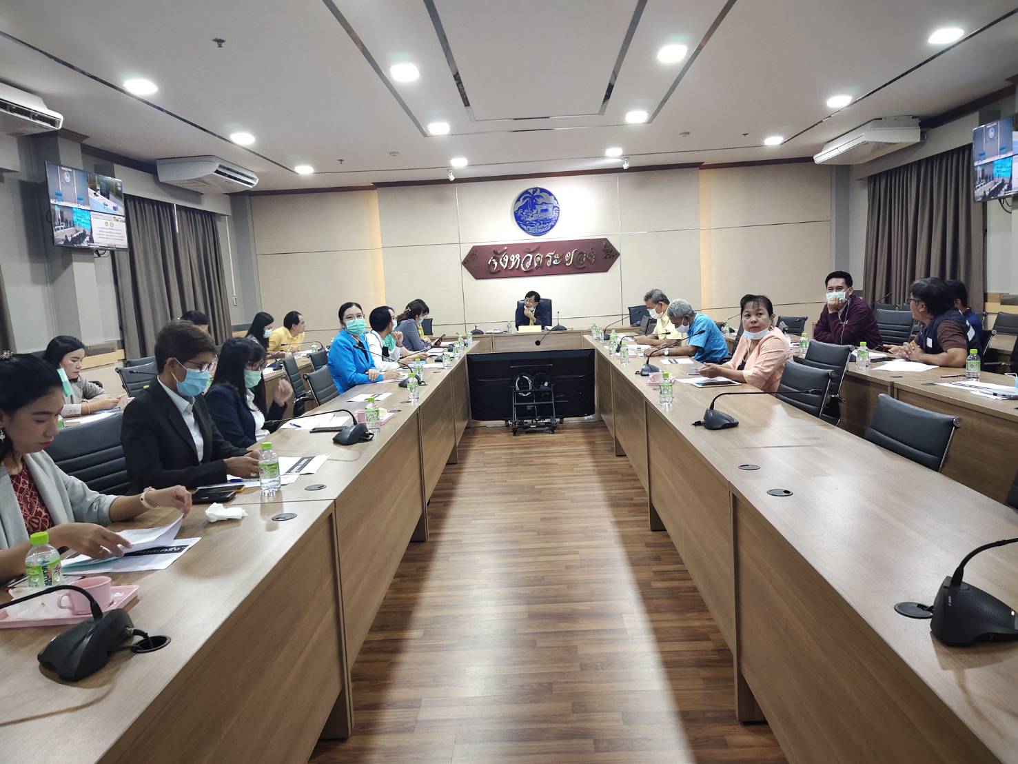 “พช.ระยอง”  ร่วมประชุมผ่านระบบวีดีทัศน์ทางไกล (VCS) เพื่อชี้แจงรายละเอียดโครงการคนละครึ่ง