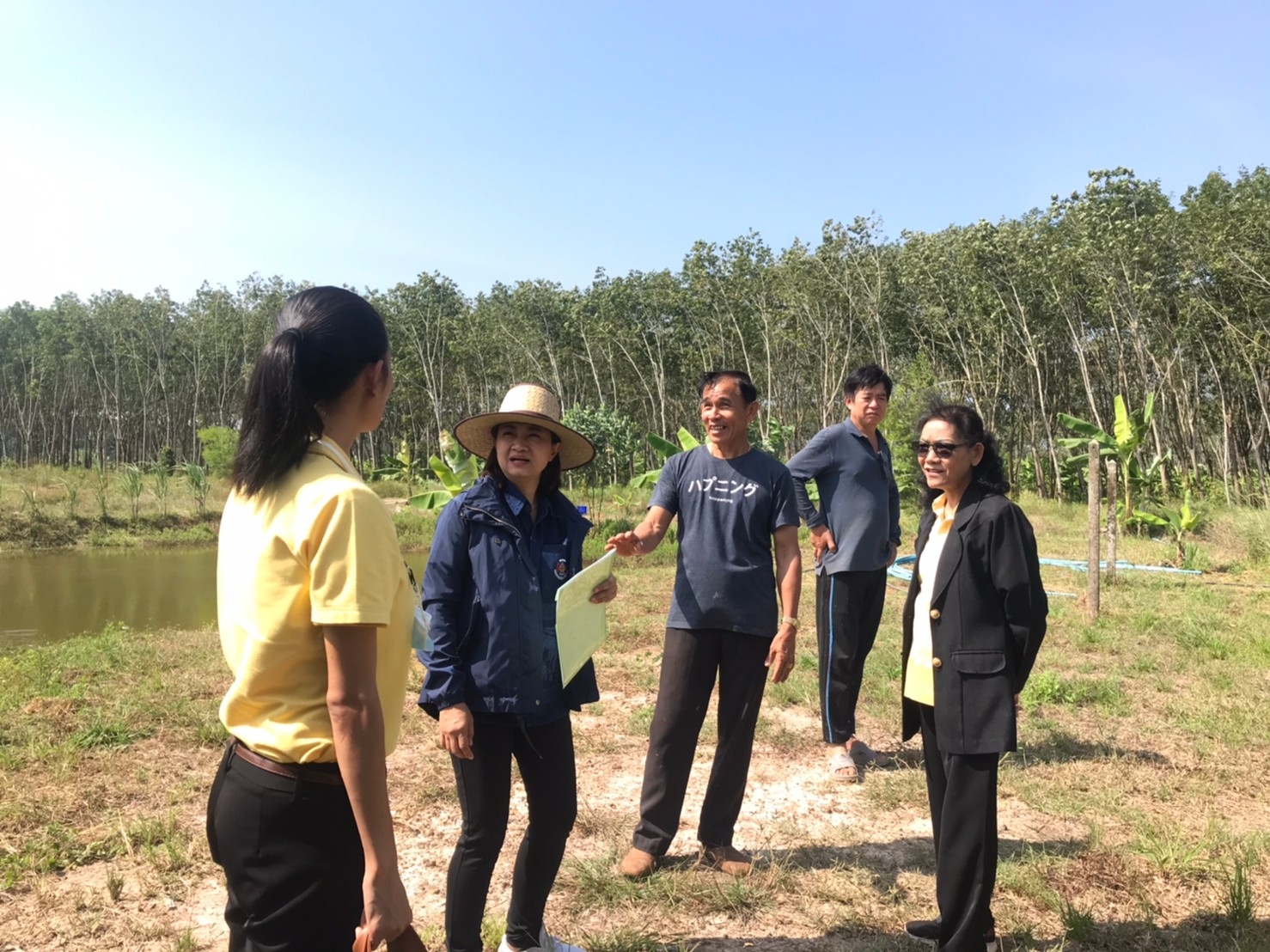 ? พช.ระยอง ติดตามการเตรียมความพร้อมพื้นที่แปลง ตามโครงการ “โคก หนอง นา โมเดล”  ?