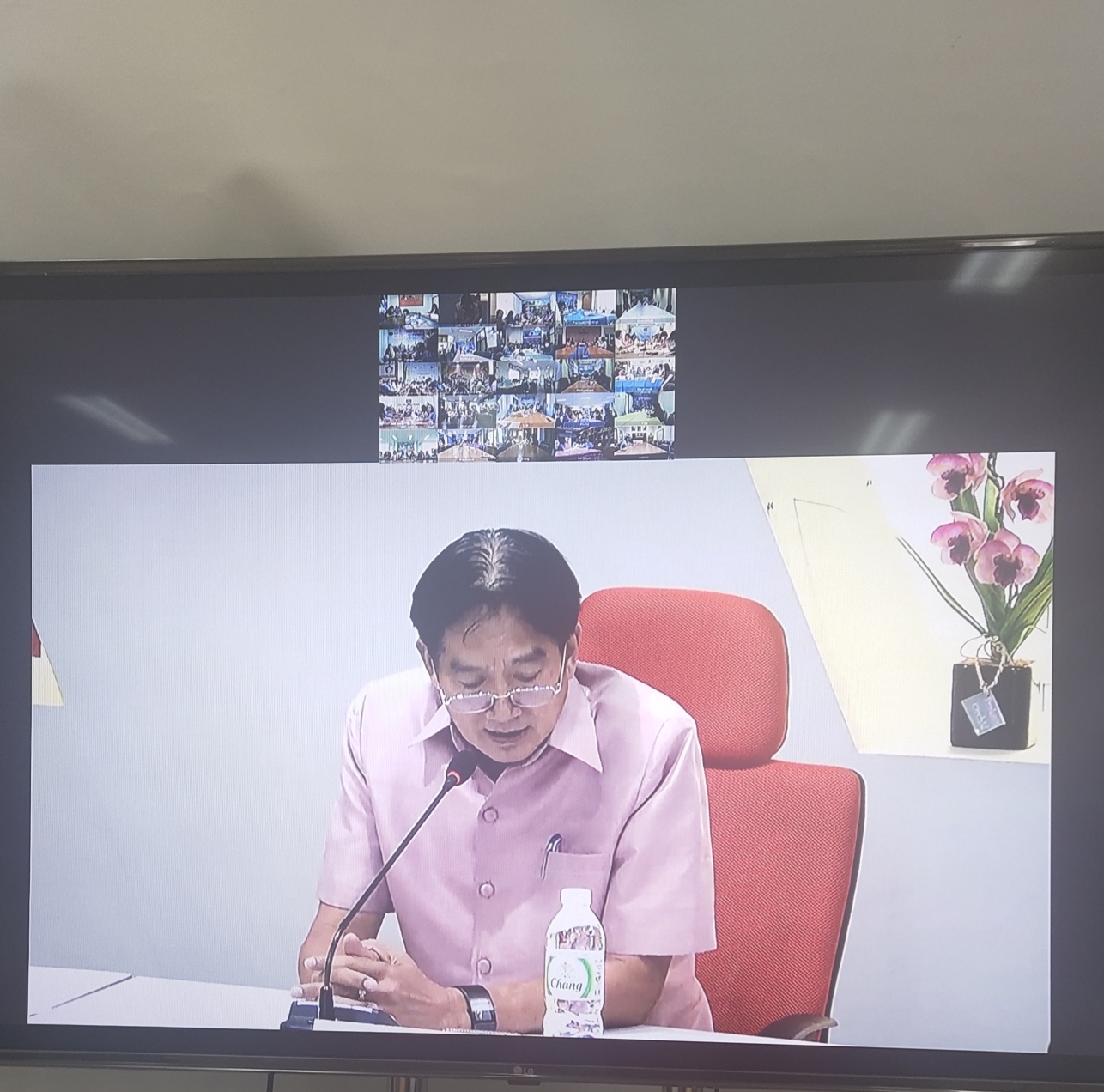 ?? “พช.ระยอง”  ร่วมรับฟังการประชุม Conference ชี้แจงแนวทางการรับสมัครคัดเลือกบุคคลเพื่อจัดจ้างเป็นลูกจ้างเหมาบริการปฏิบัติภารกิจตามโครงการพัฒนาพื้นที่ต้นแบบการพัฒนาคุณภาพชีวิต ตามหลักทฤษฎีใหม่ ประยุกต์สู่ “โคก หนอง นา โมเดล”