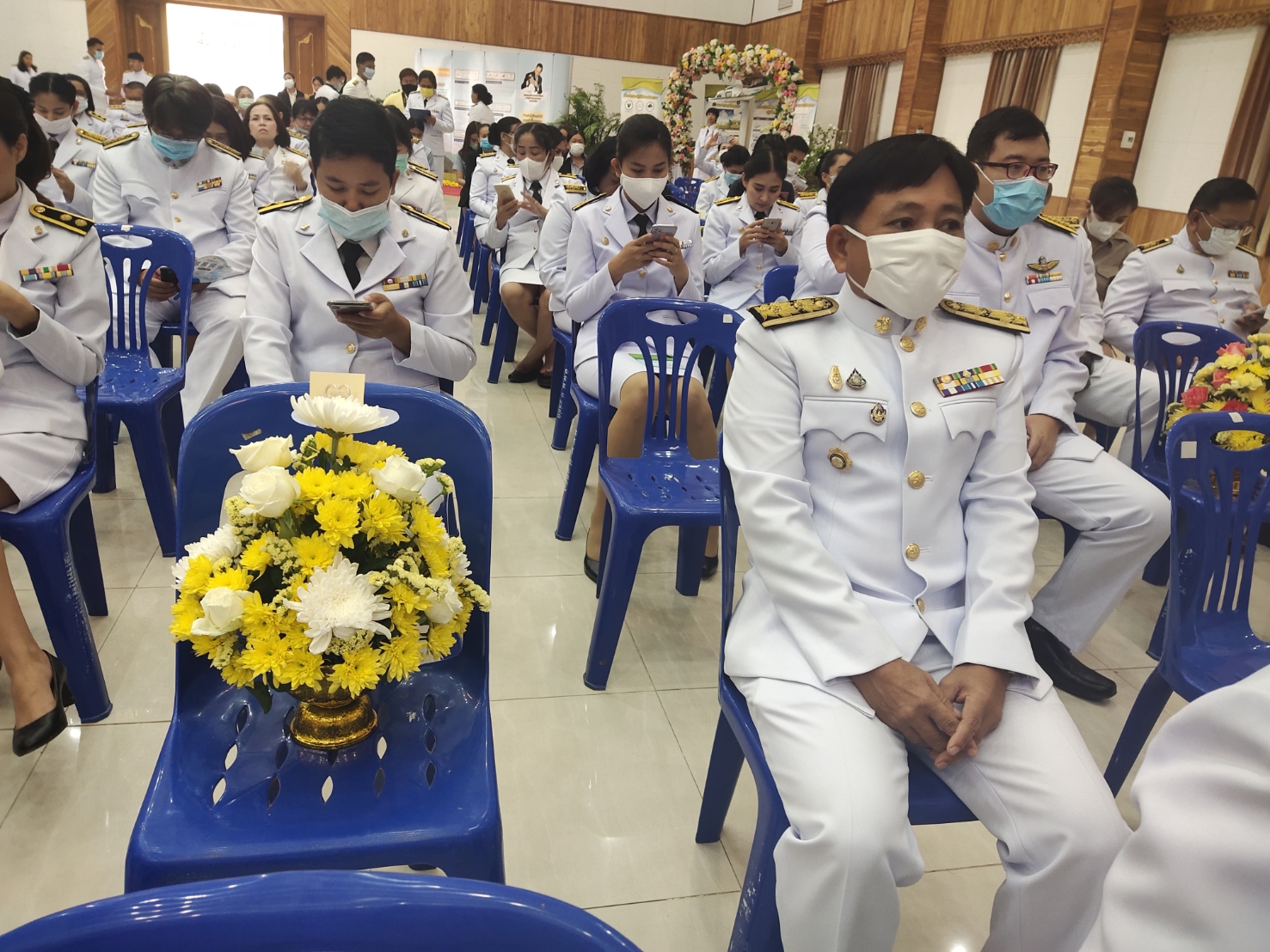 “พช.ระยอง.   ร่วมพิธีถวายราชสักการะน้อมรำลึกในวันพระมหากรุณาธิคุณ พระบาทสมเด็จพระบรมชนกาธิเบศร มหาภูมิพลอดุลยเดชมหาราช บรมนาถบพิตร เนื่องในวันพระบิดาแห่งฝนหลวง ประจำปี 2563