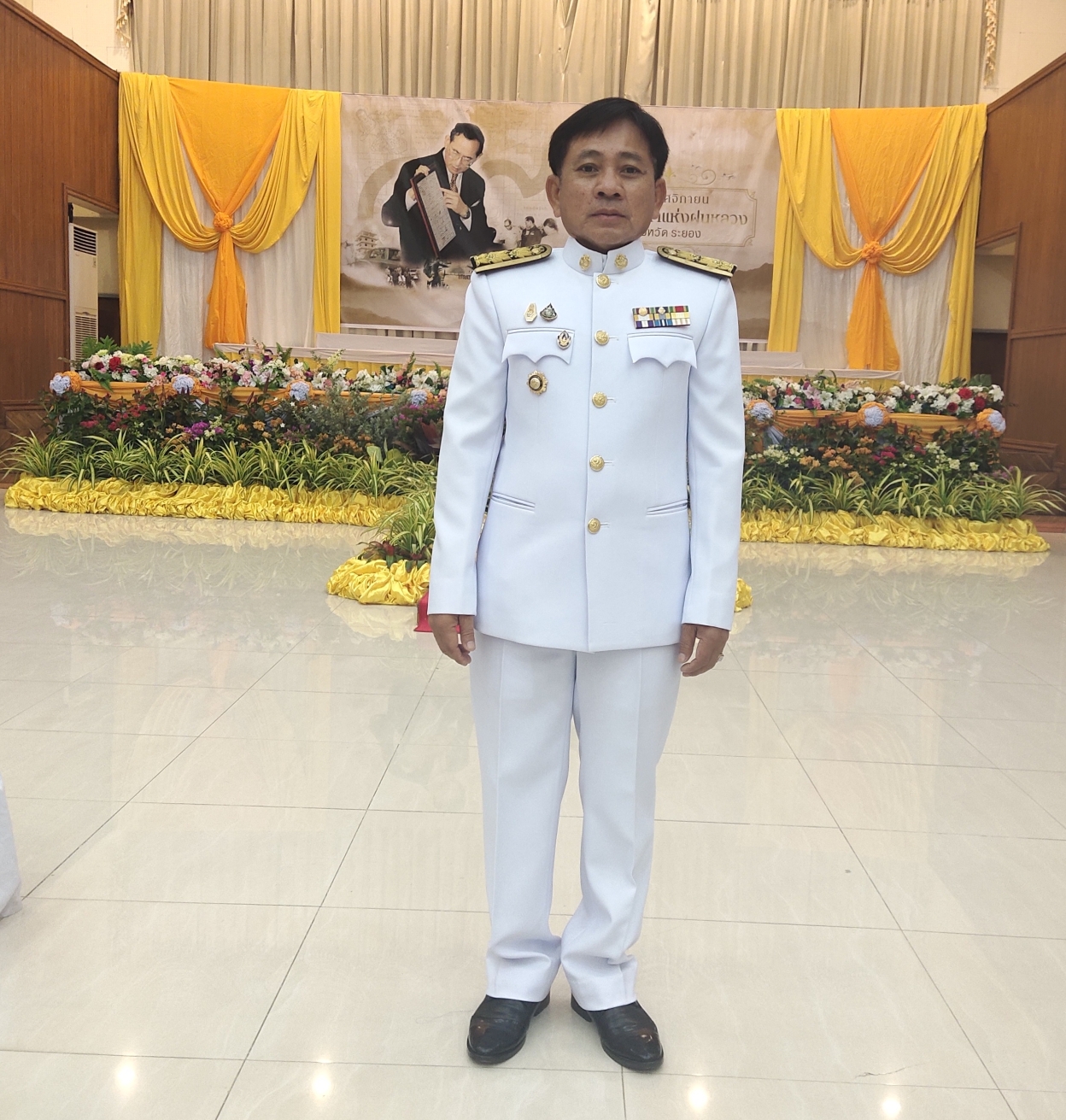 “พช.ระยอง.   ร่วมพิธีถวายราชสักการะน้อมรำลึกในวันพระมหากรุณาธิคุณ พระบาทสมเด็จพระบรมชนกาธิเบศร มหาภูมิพลอดุลยเดชมหาราช บรมนาถบพิตร เนื่องในวันพระบิดาแห่งฝนหลวง ประจำปี 2563