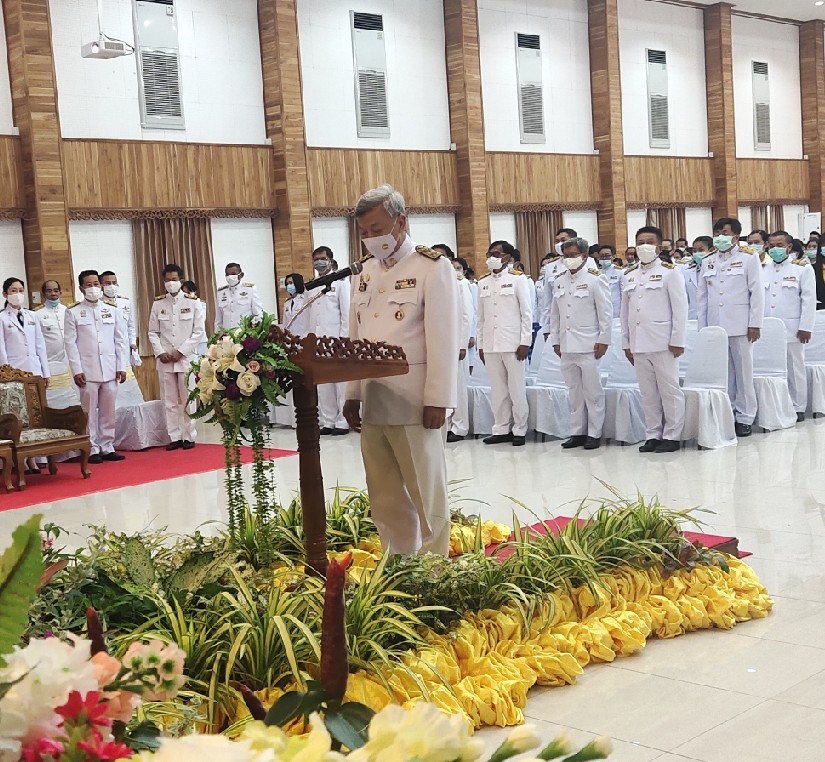 “พช.ระยอง.   ร่วมพิธีถวายราชสักการะน้อมรำลึกในวันพระมหากรุณาธิคุณ พระบาทสมเด็จพระบรมชนกาธิเบศร มหาภูมิพลอดุลยเดชมหาราช บรมนาถบพิตร เนื่องในวันพระบิดาแห่งฝนหลวง ประจำปี 2563