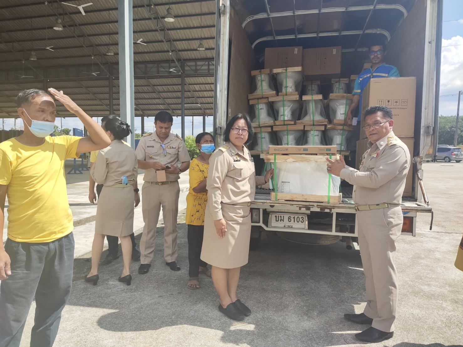 ? “พช.ระยอง”  ร่วมรับมอบสุขภัณฑ์ โครงการ “นั่งสุข ลุกสบาย” เพื่อเปลี่ยนโถส้วมแบบนั่งราบให้ผู้สูงอายุและยากไร้  ?