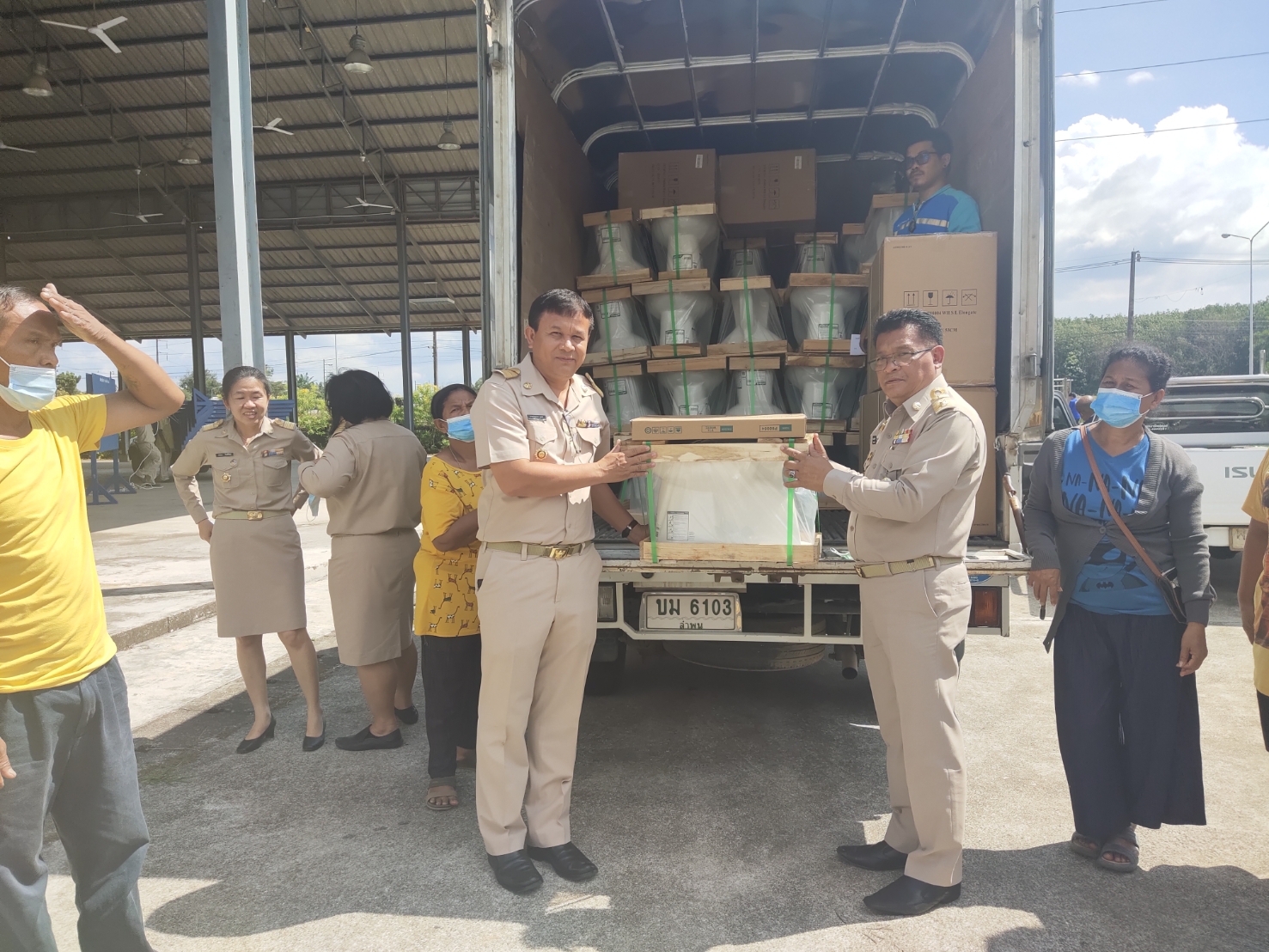 ? “พช.ระยอง”  ร่วมรับมอบสุขภัณฑ์ โครงการ “นั่งสุข ลุกสบาย” เพื่อเปลี่ยนโถส้วมแบบนั่งราบให้ผู้สูงอายุและยากไร้  ?