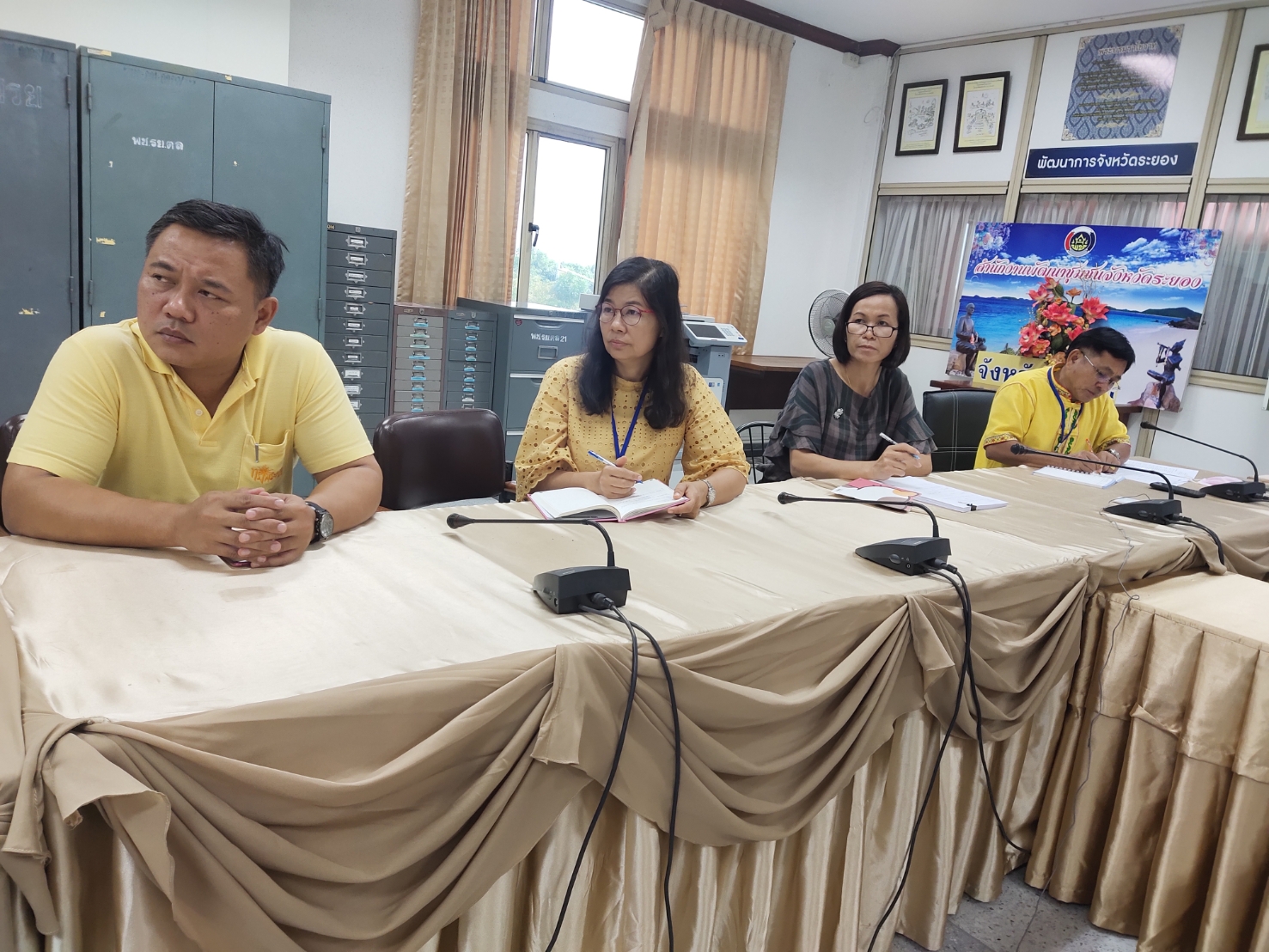 ?? “พช.ระยอง” ร่วมรับฟังการประชุมชี้แจงการขับเคลื่อนโครงการพัฒนาพื้นที่ต้นแบบการพัฒนาคุณภาพชีวิตตามหลักทฤษฎีใหม่ประยุกต์สู่ “โคก หนอง นา โมเดล” ??