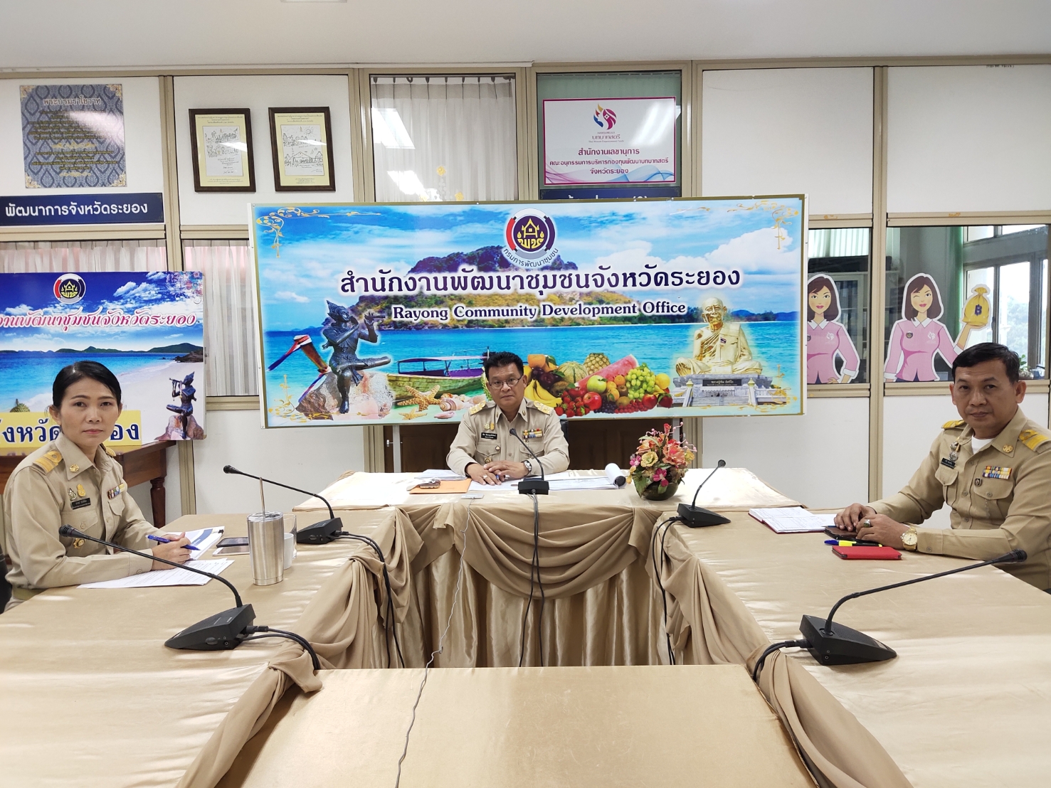 ?? “พช.ระยอง” ร่วมรับฟังการประชุมกรมการพัฒนาชุมชน ครั้งที่ 10/2563 ผ่านระบบวิดีทัศน์ทางไกล (Video Conference) ??