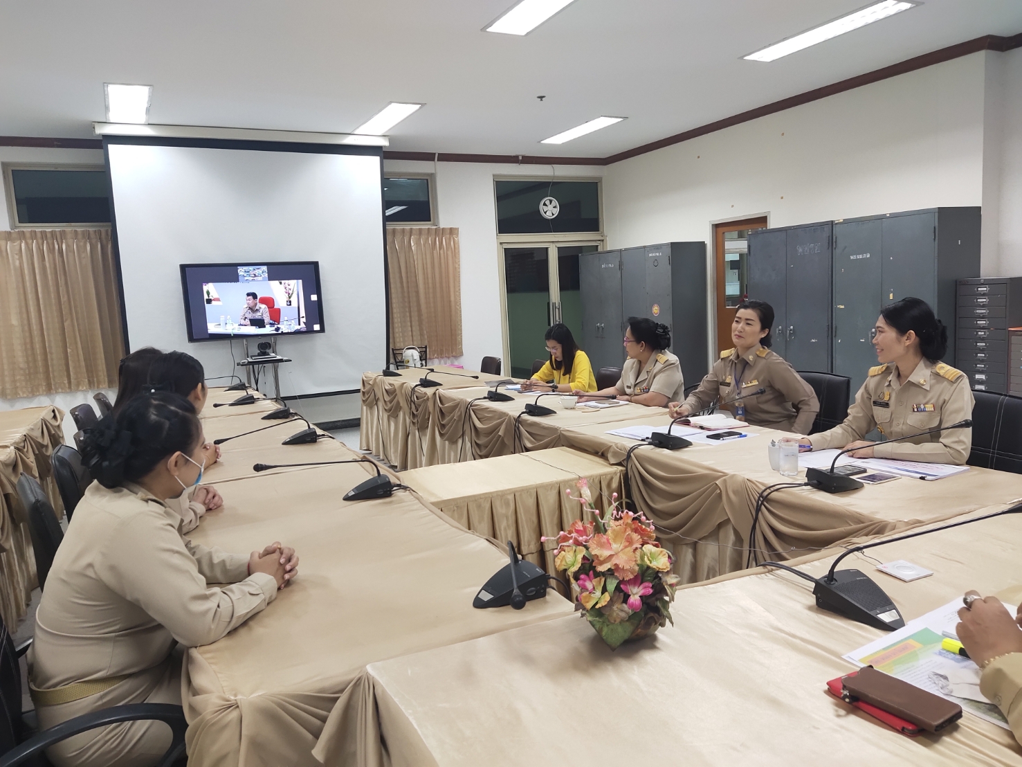 ?? “พช.ระยอง” ร่วมรับฟังการประชุมกรมการพัฒนาชุมชน ครั้งที่ 10/2563 ผ่านระบบวิดีทัศน์ทางไกล (Video Conference) ??