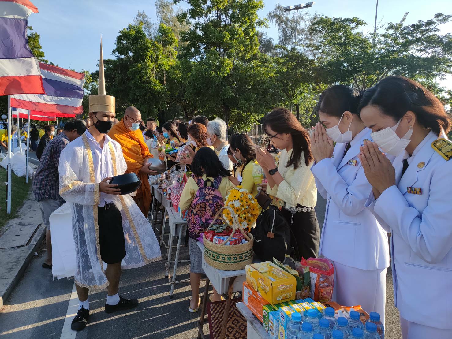 ? “พช.ระยอง” ร่วมกิจกรรมเนื่องในวันคล้ายวันพระราชสมภพพระบาทสมเด็จพระบรมชนกาธิเบศร มหาภูมิพลอดุลยเดชมหาราช บรมนาถบพิตร วันชาติและวันพ่อแห่งชาติ