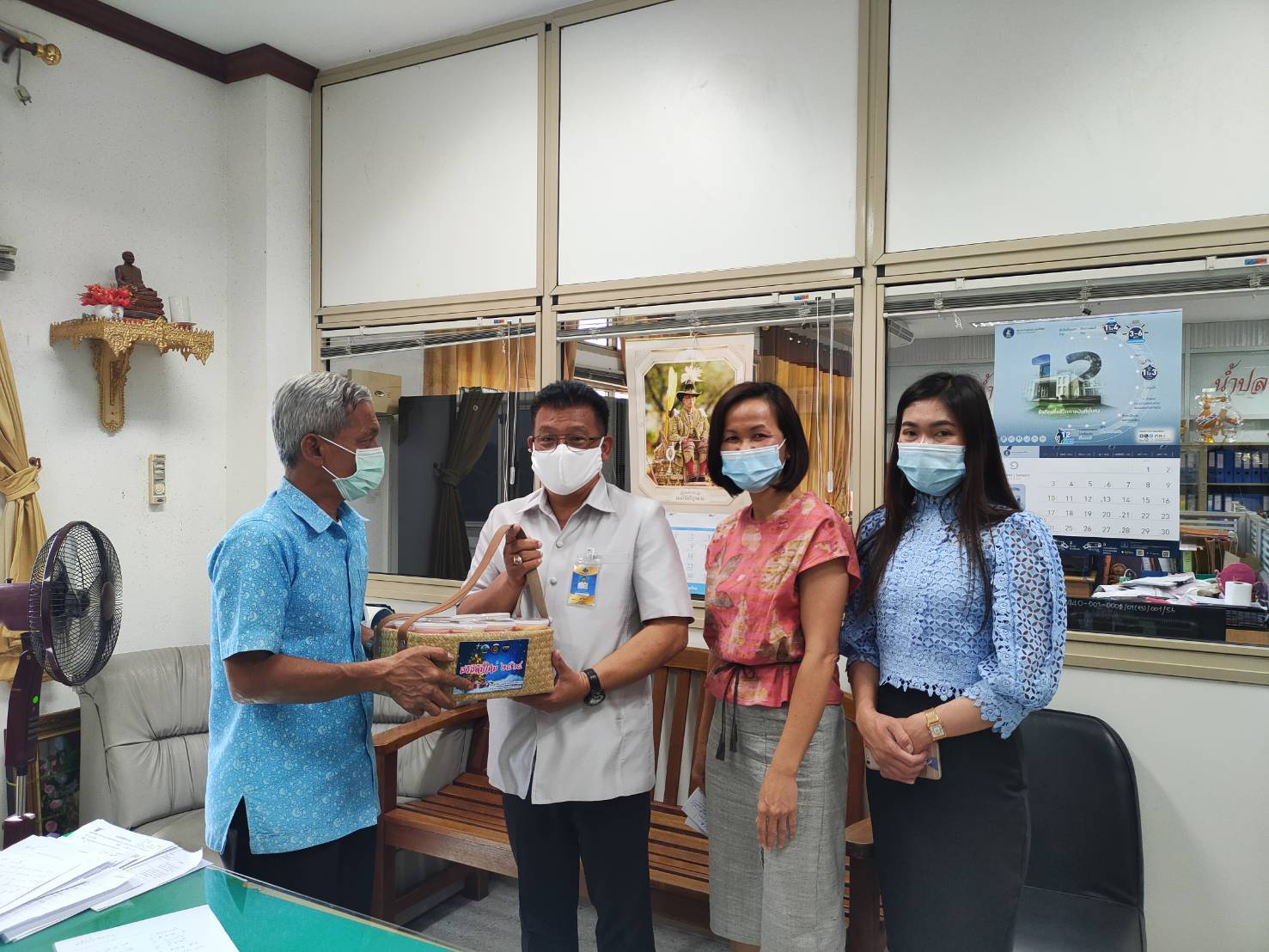 “พช.ระยอง นำกระเช้า OTOP สวัสดีปีใหม่ 2564 หัวหน้าส่วนราชการในจังหวัดระยอง”