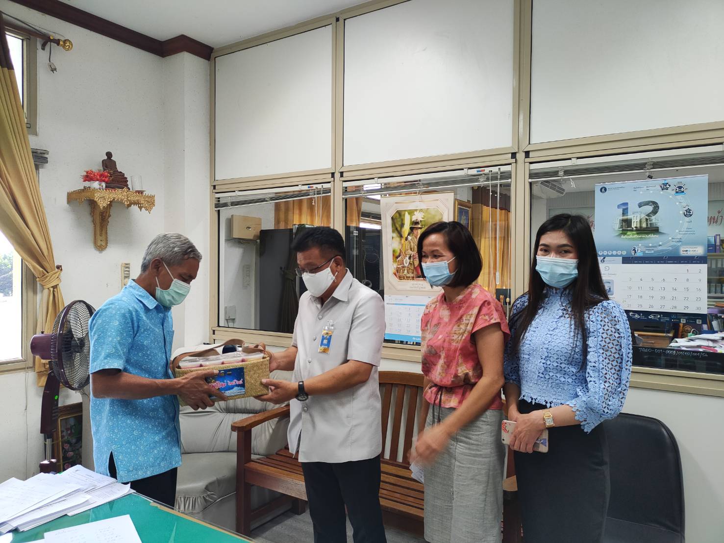 “พช.ระยอง นำกระเช้า OTOP สวัสดีปีใหม่ 2564 หัวหน้าส่วนราชการในจังหวัดระยอง”