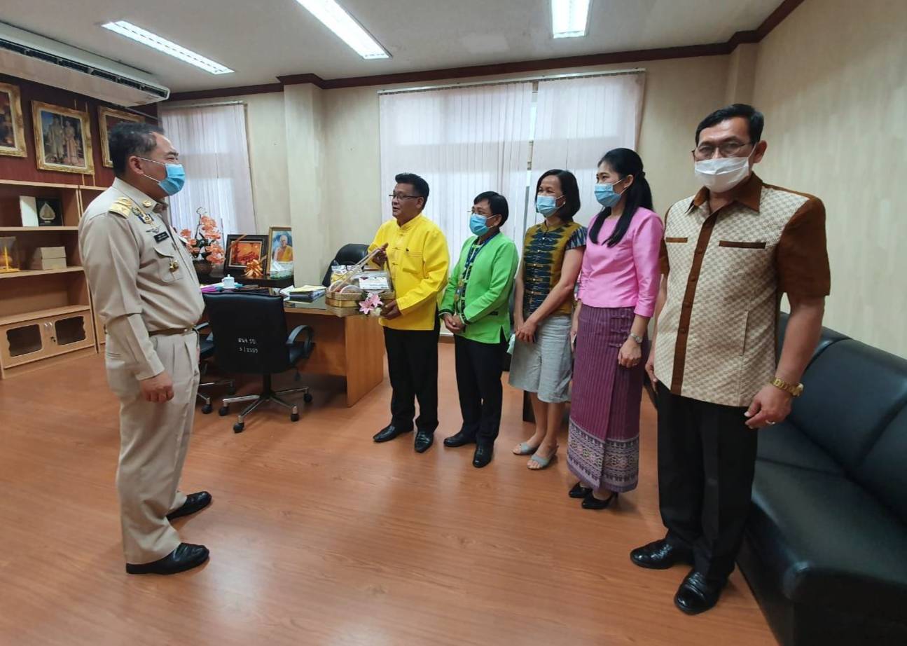 “พช.ระยอง นำกระเช้า OTOP สวัสดีปีใหม่ 2564 ผู้ว่าราชการจังหวัดระยองและรองผู้ว่าราชการจังหวัดฯ ” ? และรับมอบของขวัญสวัสดีปีใหม่ จากบริษัท ปตท.ระบบท่อเขต 3”