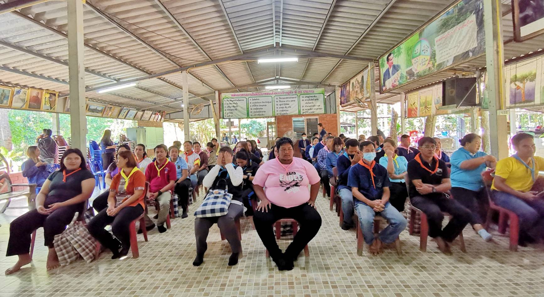 “พช.ระยอง มอบประกาศนียบัตรแก่ผู้ผ่านการฝึกอบรมเพิ่มทักษะระยะสั้นการพัฒนากสิกรรมสู่ระบบเศรษฐกิจพอเพียง รูปแบบโคก หนอง นา”