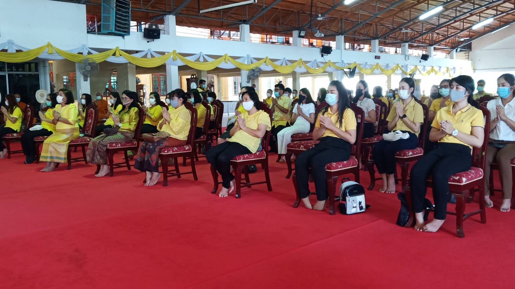 ?? “พช.ระยอง” ร่วมพิธีเจริญพระพุทธมนต์เพื่อความเป็นสิริมงคลให้กับแผ่นดินฯ ??