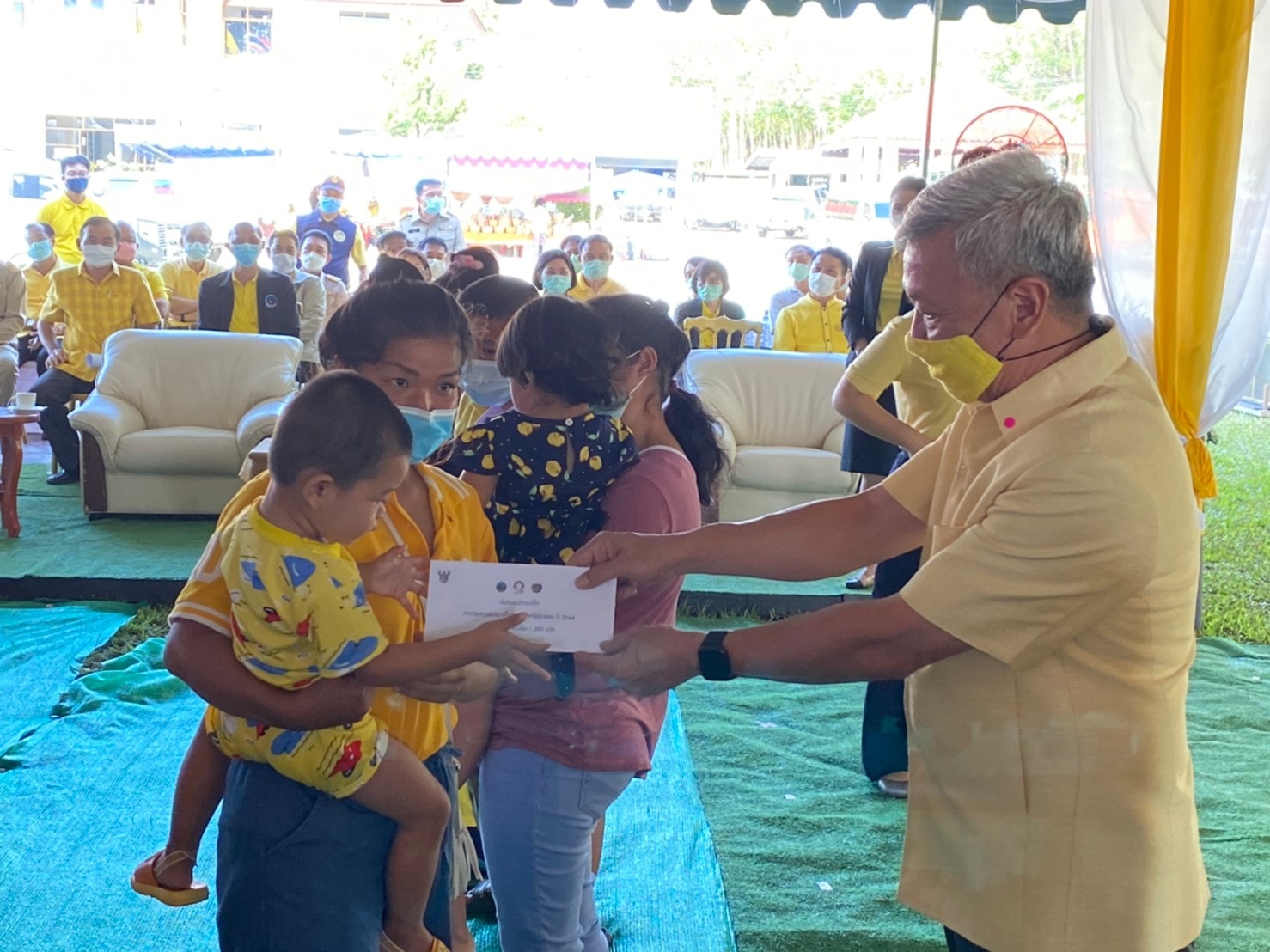 “พช.ระยอง ร่วมออกหน่วยบำบัดทุกข์ บำรุงสุข สร้างรอยยิ้ม คืนความสุขให้ประชาชน จังหวัดระยอง ครั้งที่ 2 ปี 2564”