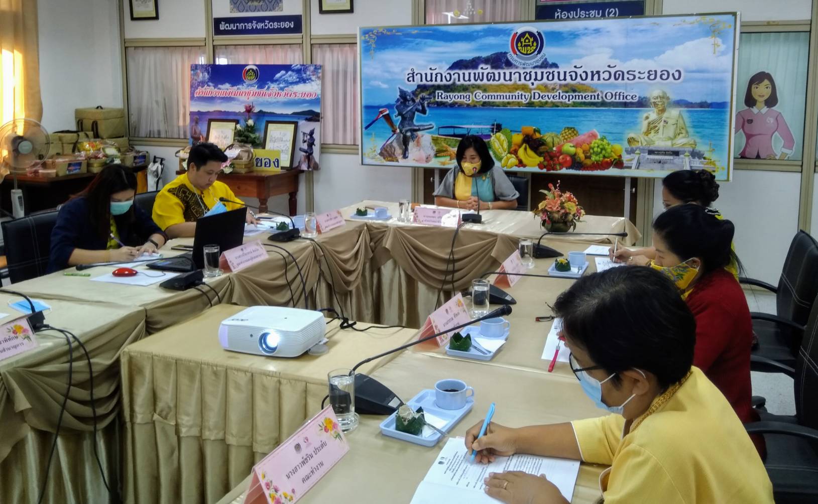 ? “พช.ระยอง” ประชุมคณะทำงานขับเคลื่อนกองทุนพัฒนาบทบาทสตรีจังหวัดระยอง ครั้งที่ 2 ประจำปีงบประมาณ พ.ศ.2564 ?